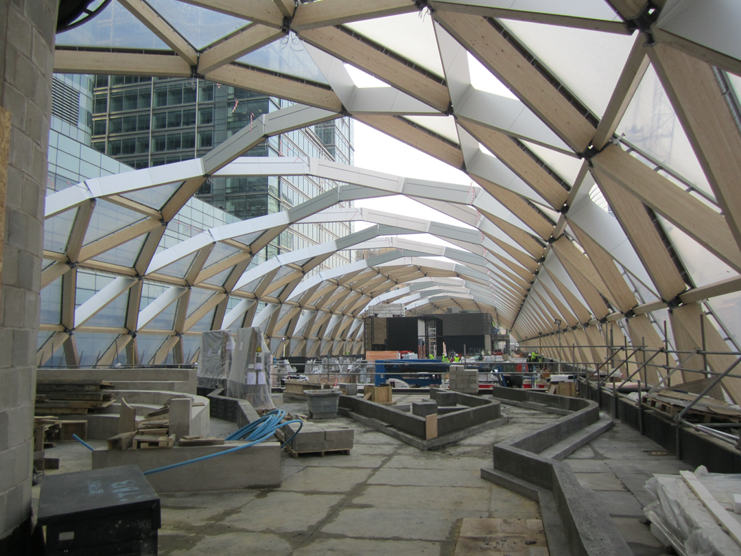 Park unter dem Dach während der Bauphase (© WIEHAG)