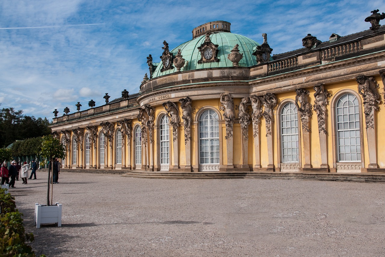 Fachada barroca do Palácio de Sanssouci em Potsdam, Alemanha