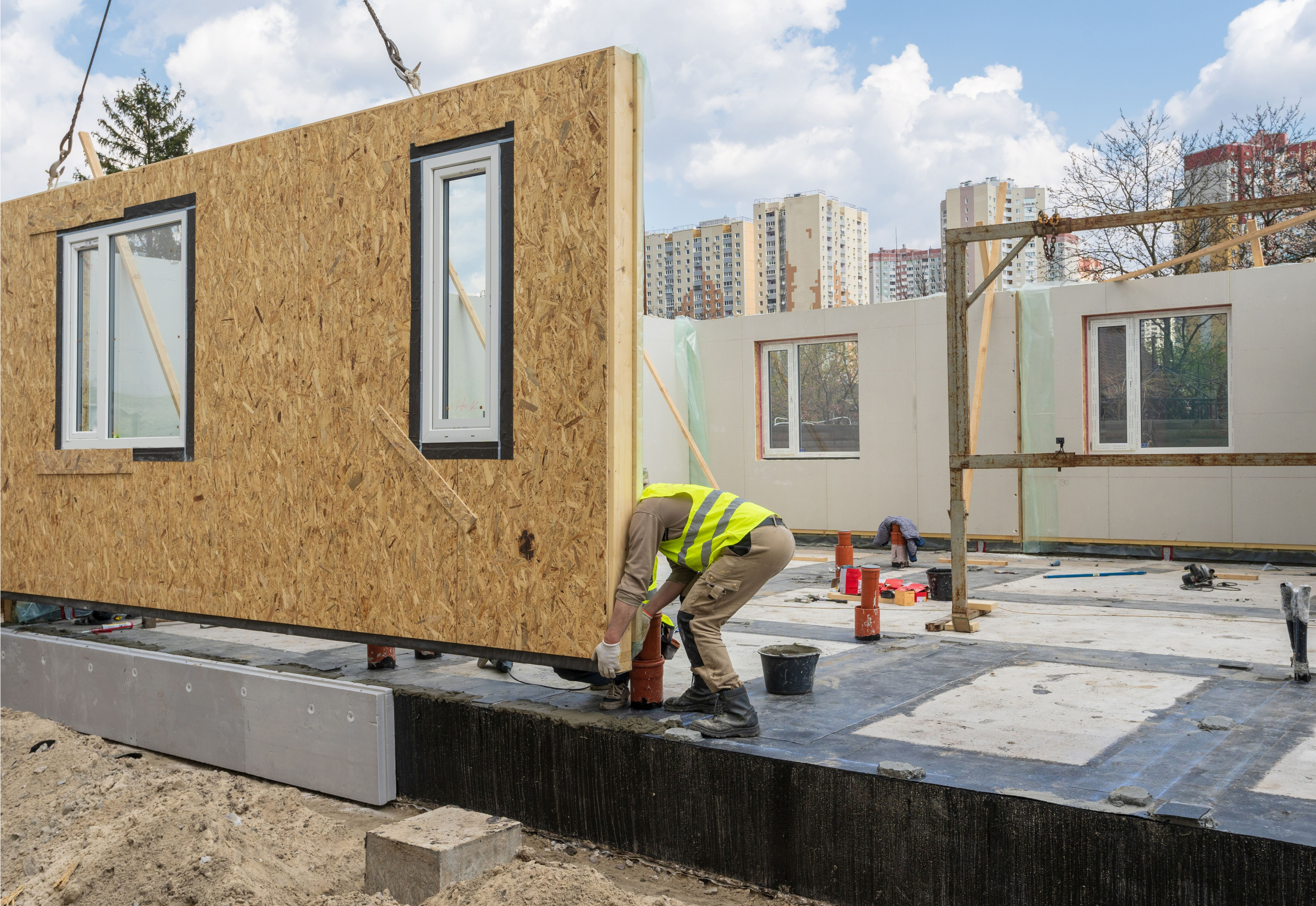 A construção modular com recurso a madeira compensada é uma alternativa sustentável à construção convencional.
