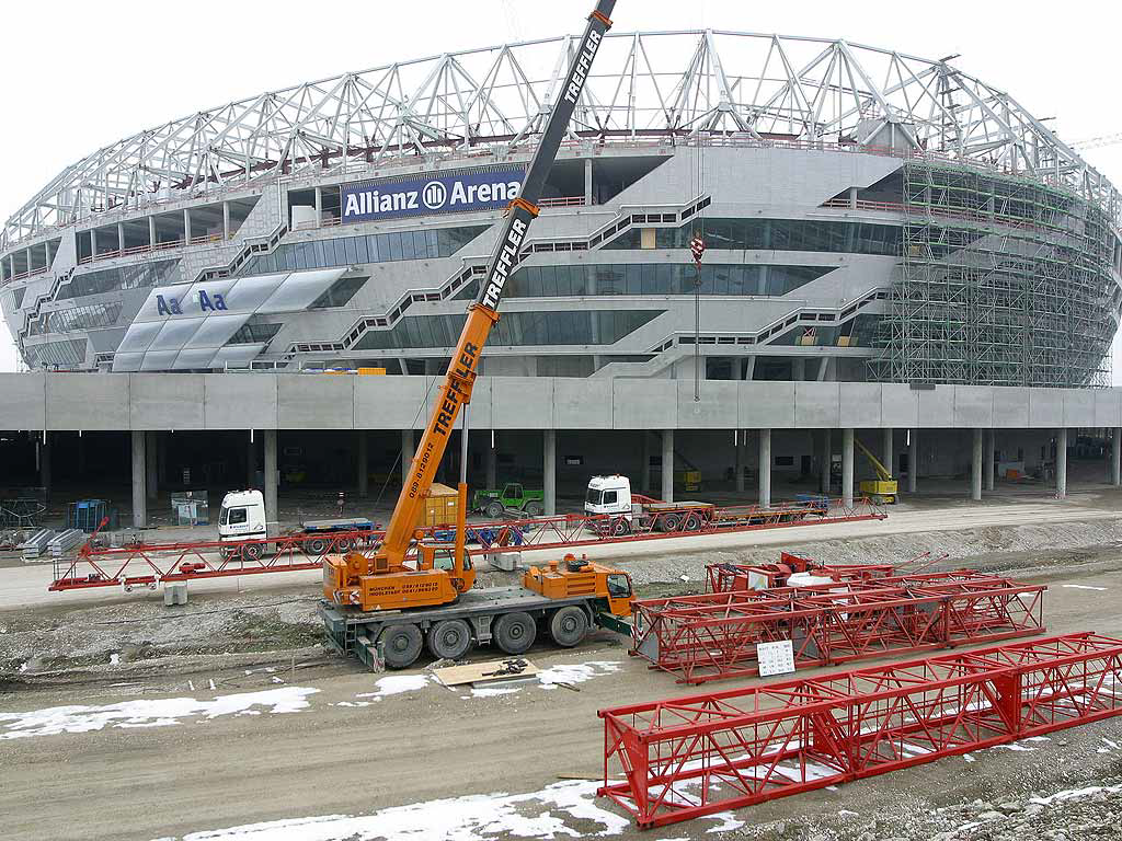 Allianz Arena v Mnichově (© Torsten Bogdenand)