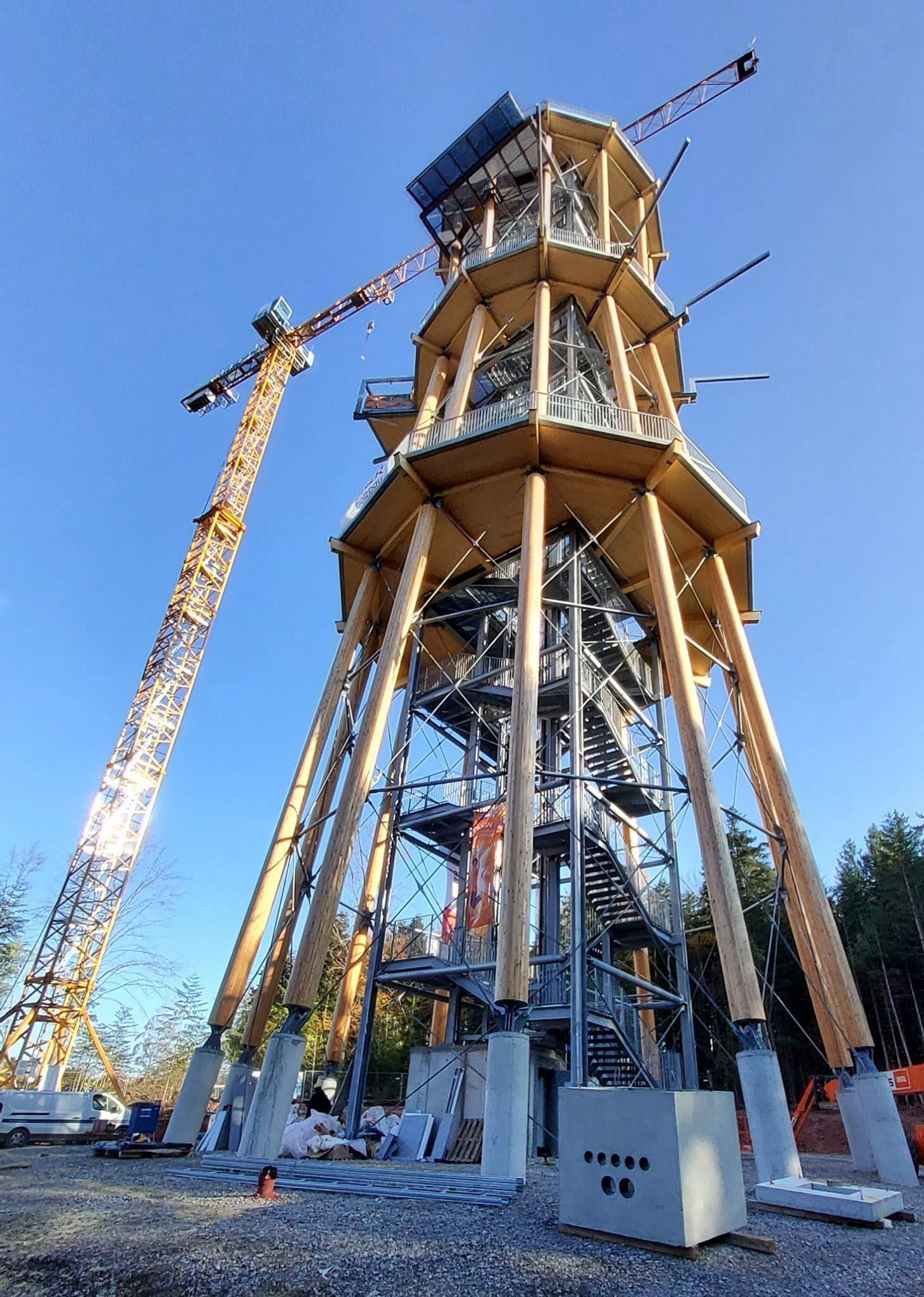 Rozhledna v Schömbergu během výstavby (© Ingenieurbüro Braun GmbH & Co. KG)