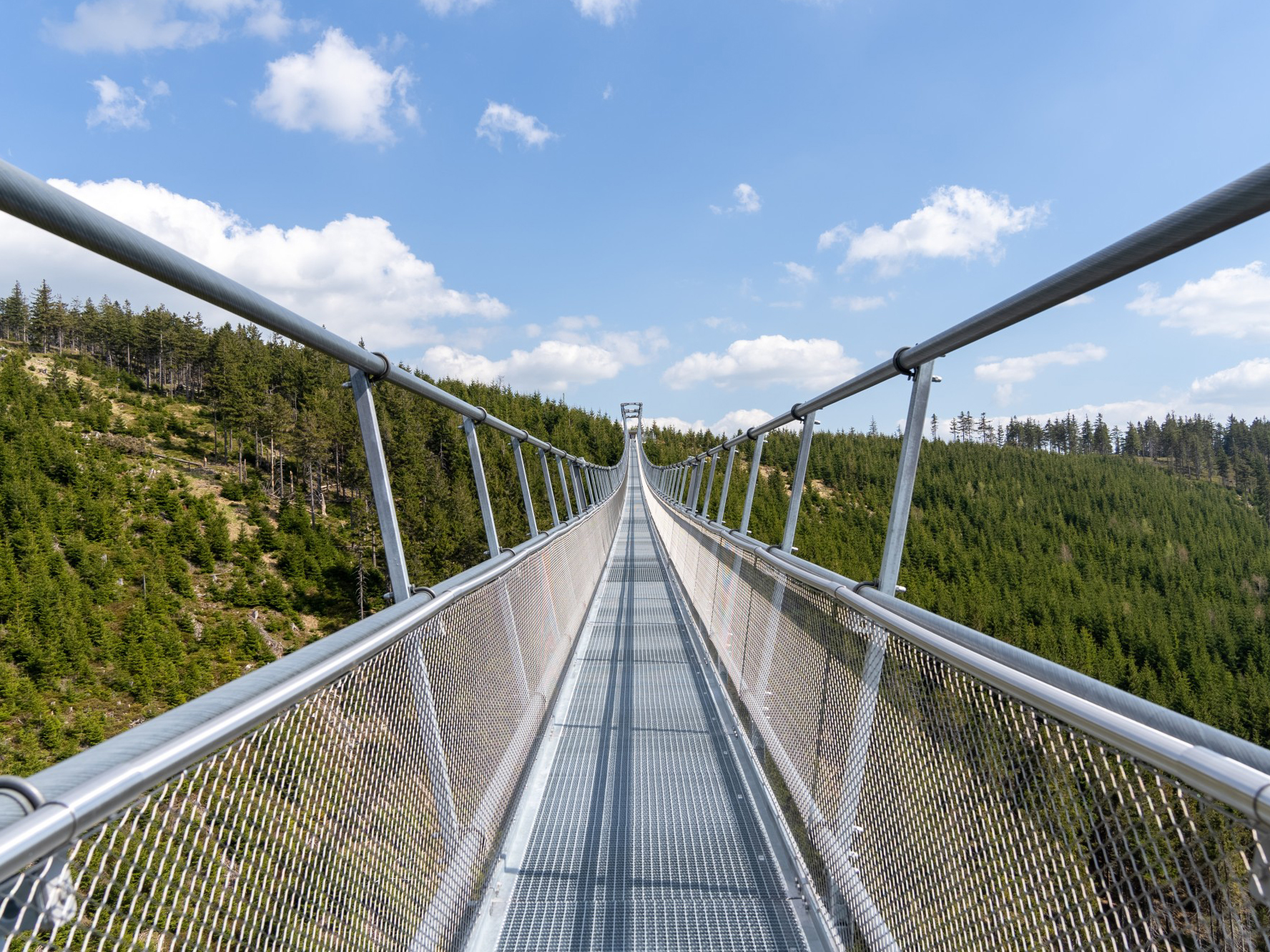 CP 001237 | Lávka pro pěší Sky Bridge (fotograf: © Denis Pagáč)