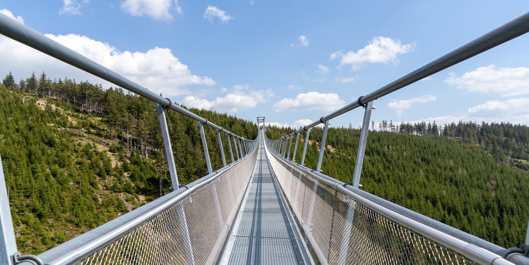 CP 001237 | Lávka pro pěší Sky Bridge (fotograf: © Denis Pagáč)