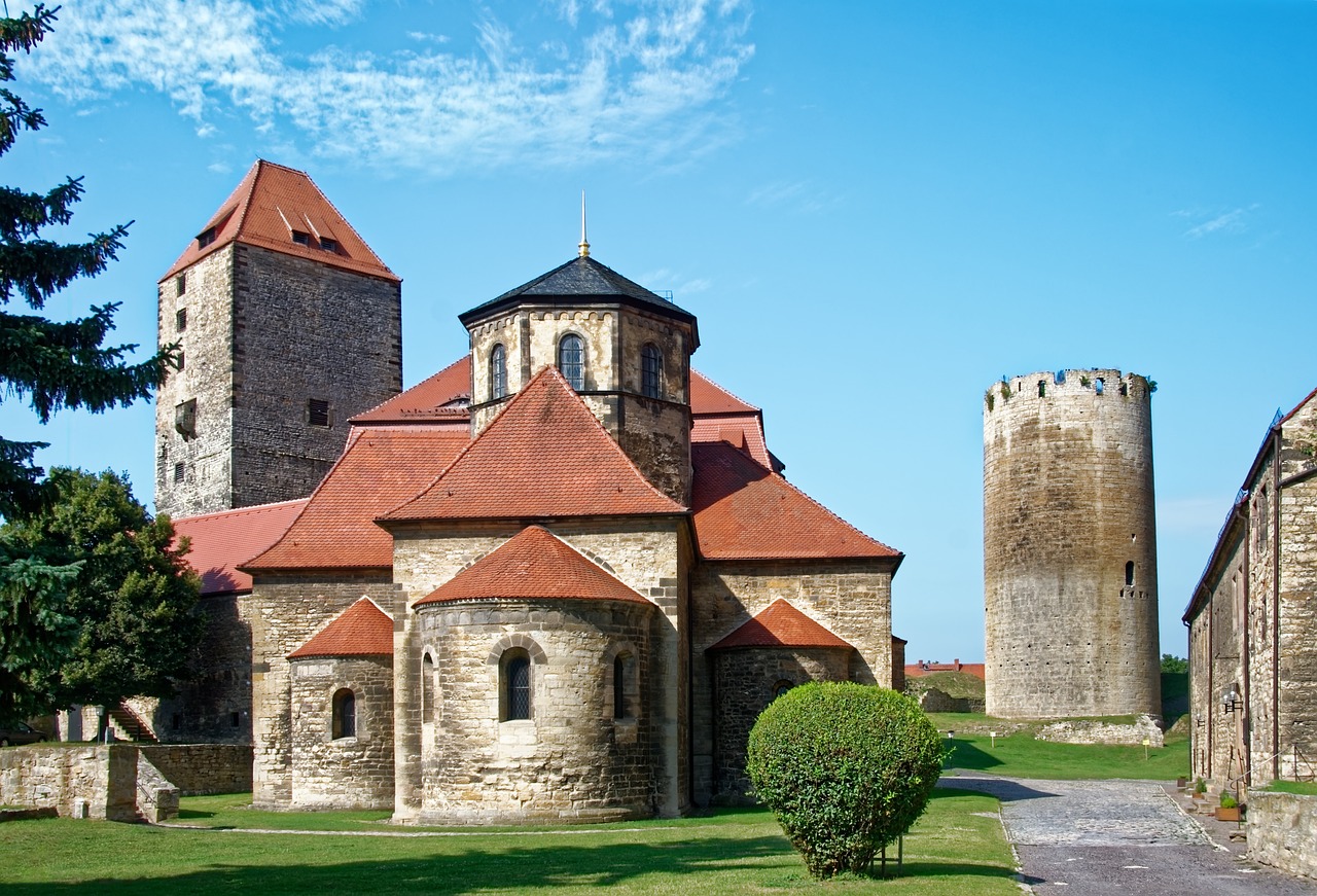 Pohled na zámecké nádvoří zámku Querfurt, Německo