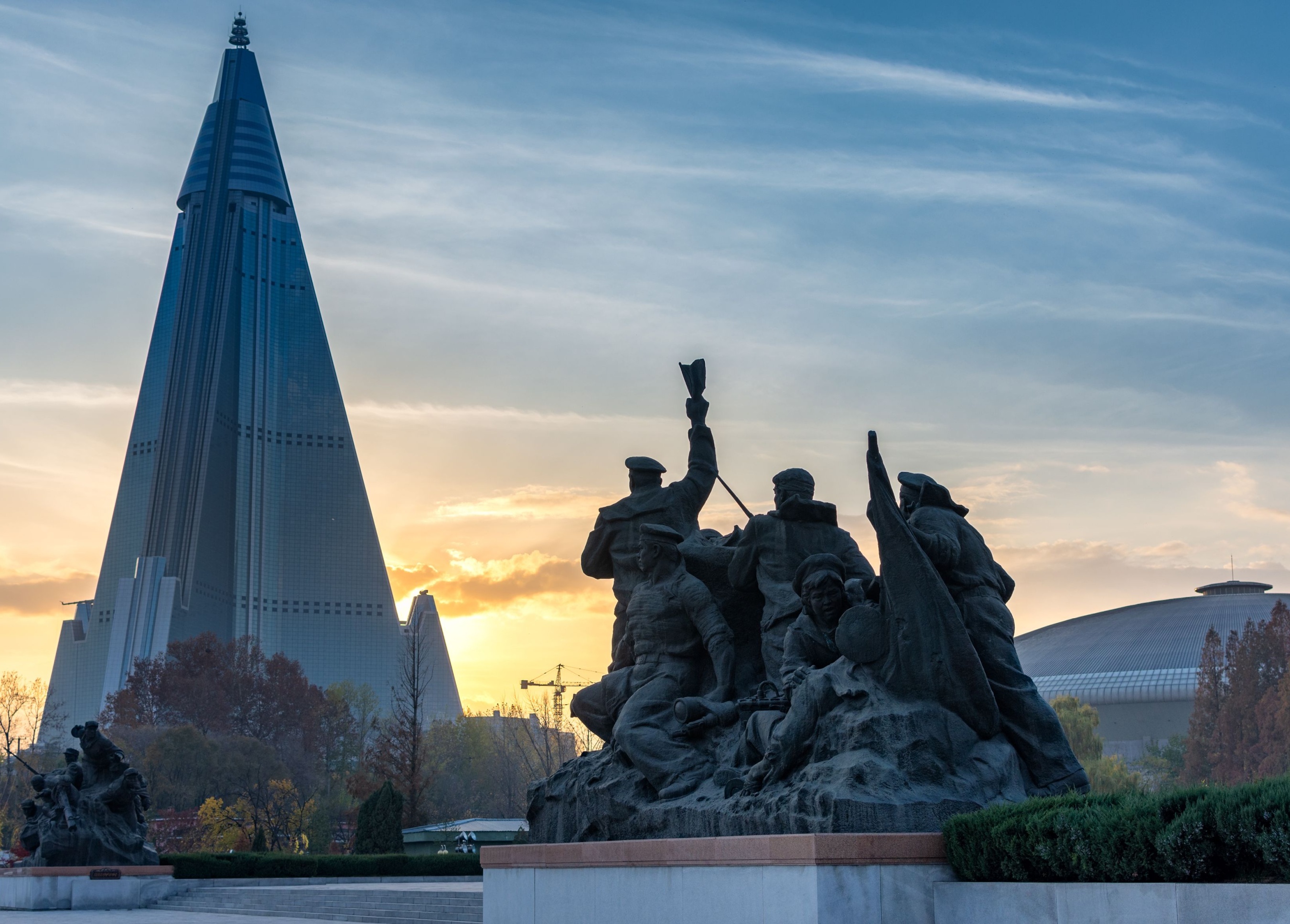 Památník selhání? Hotel Ryugyong v Pchjongjangu, Severní Korea.