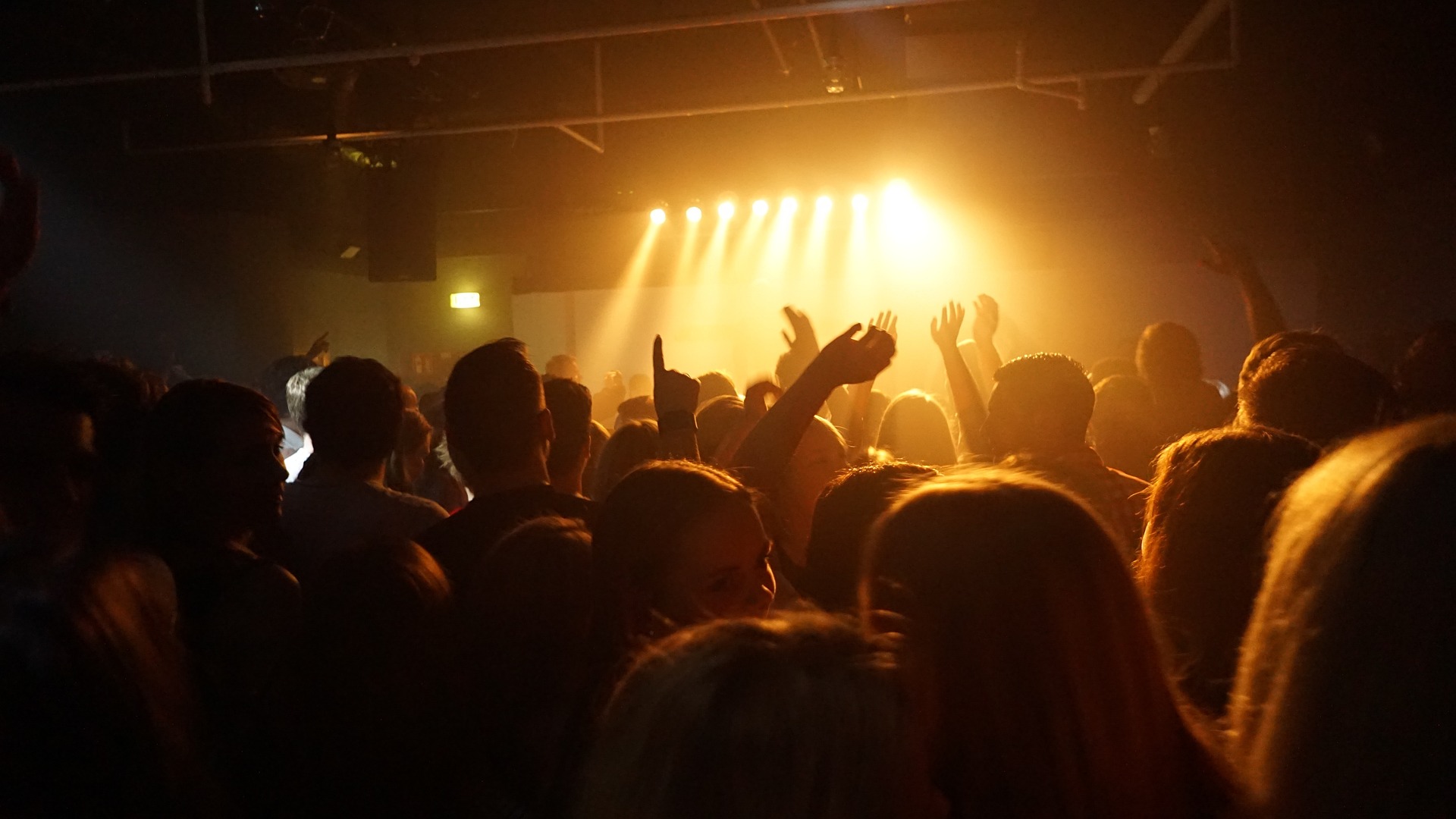 Noční život v Německu v 70. letech charakterizovaly přeplněné taneční parkety v exkluzivních klubech.