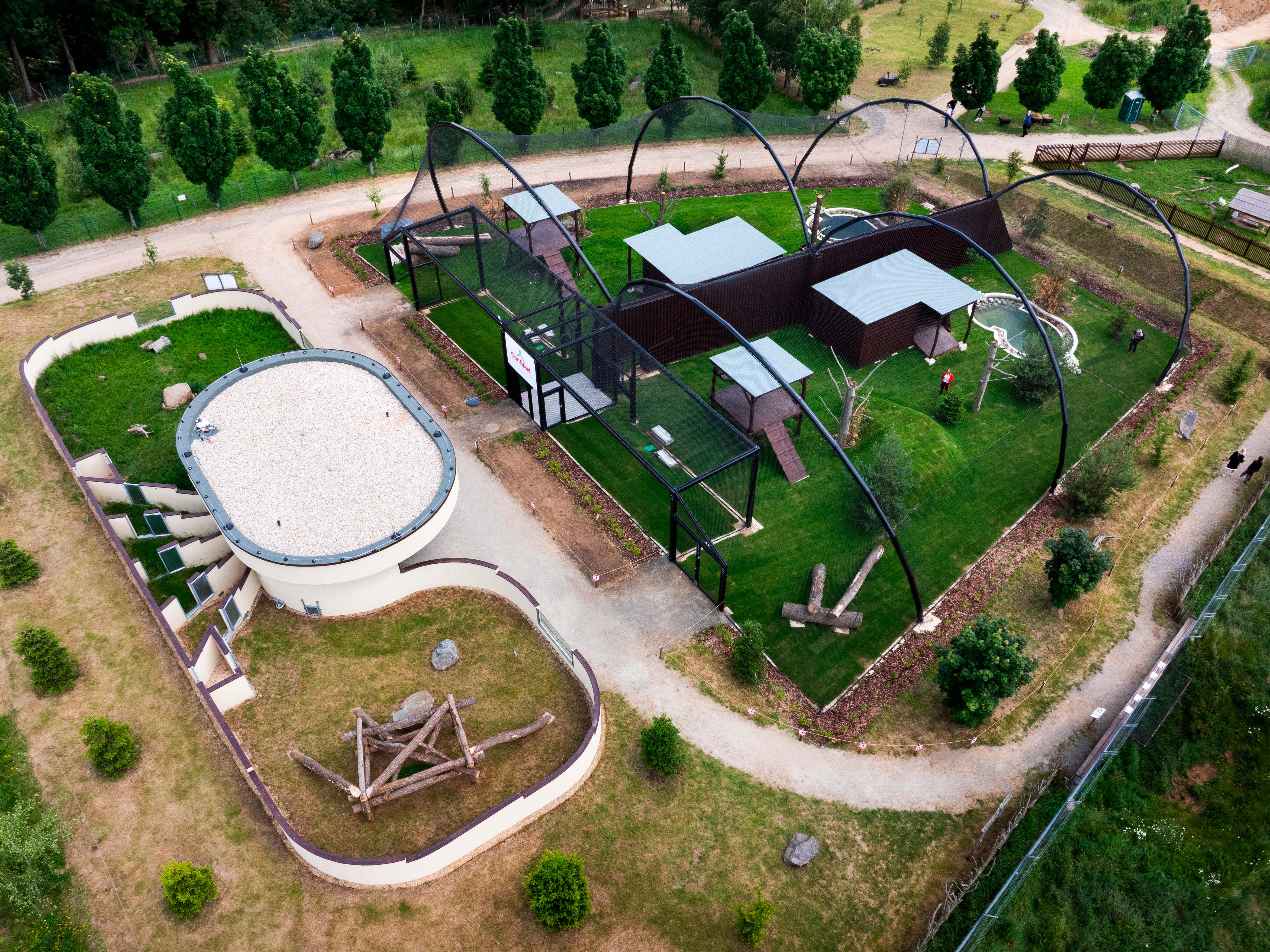 Konstrukce pavilonu záchranného centra CITES v Zoo Tábor