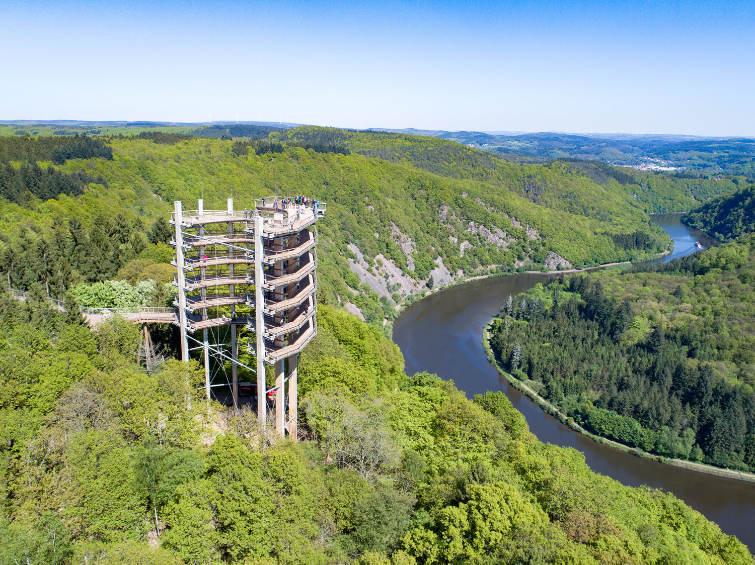 Aussichtsturm mit Blick auf die Saarschleife (© Erlebnis Akademie AG)