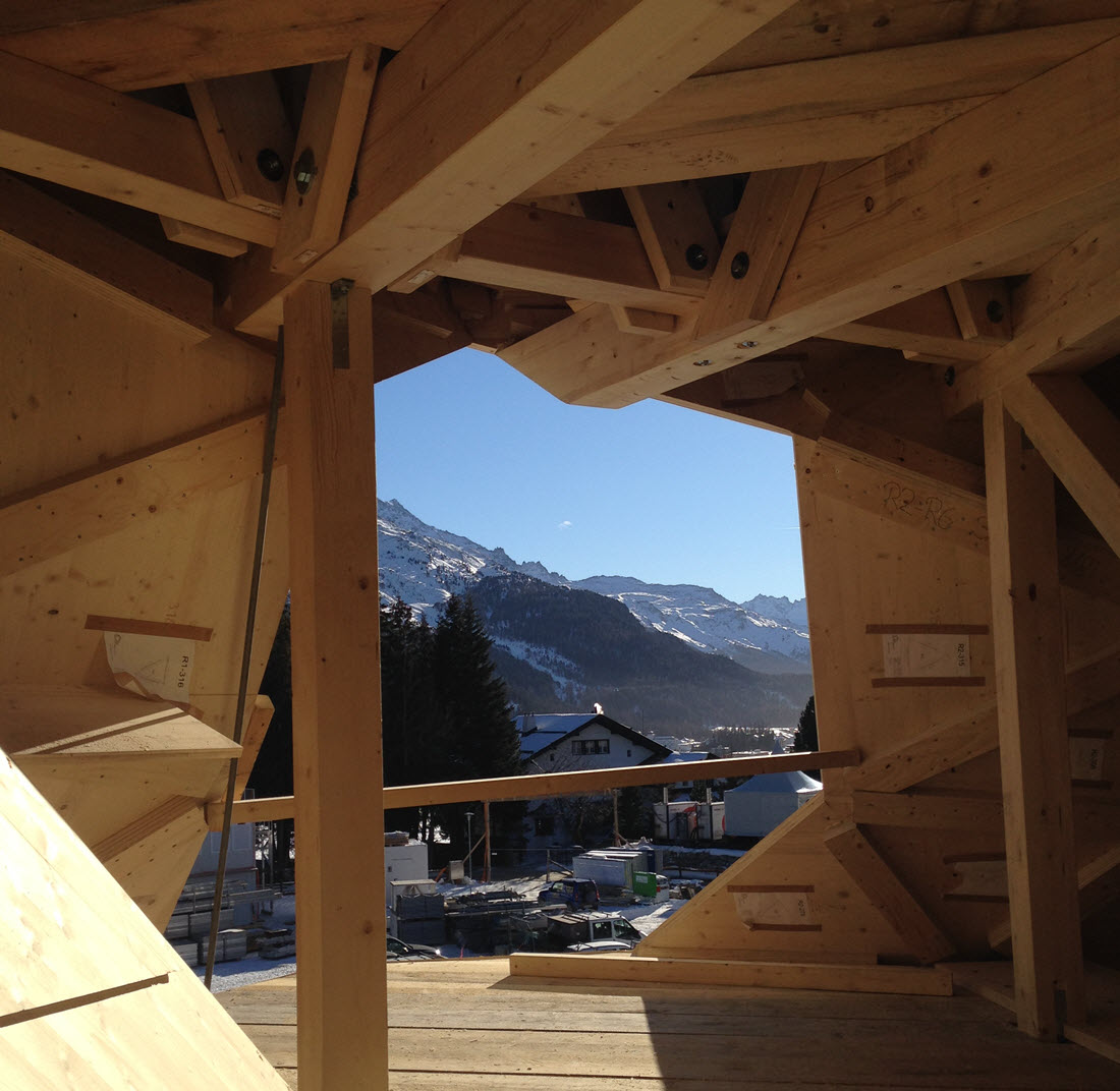 Blick in das Innere des überdimensionalen Skifahrers (© sblumer ZT GmbH)