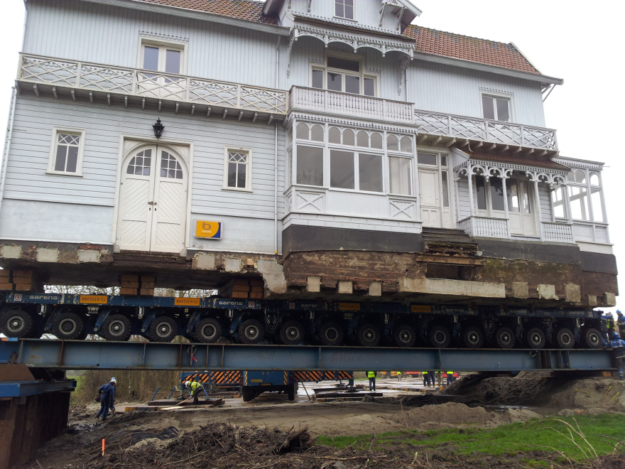 Transport des Vechthoeve-Hauses in Holland