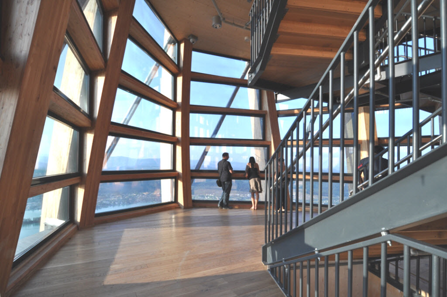 Aussichtsturm am Pyramidenkogel im Österreich