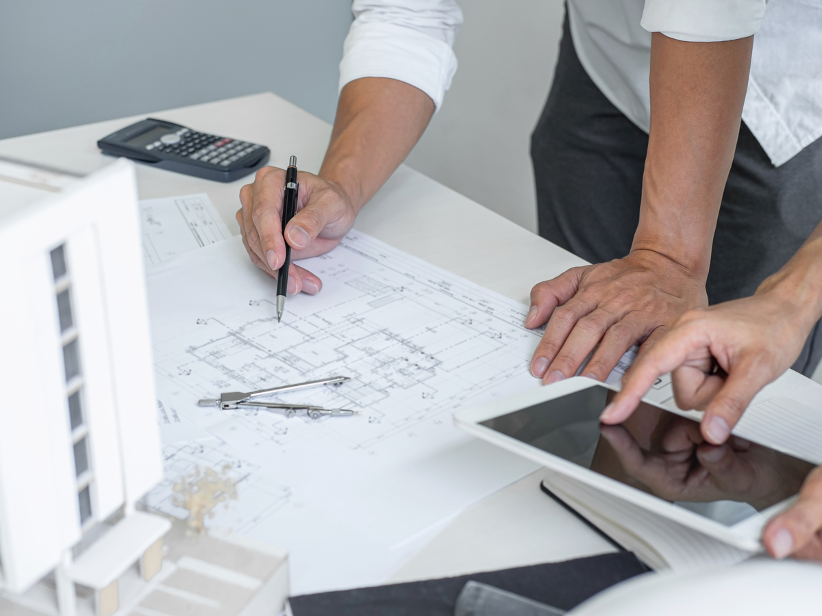 Tragwerksplaner bei der Arbeit