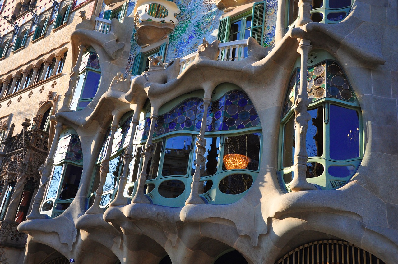 Als Wahrzeichen der Stadt Barcelona ist die Casa Batlló eines der bekanntesten Jugendstil-Bauwerke Spaniens.