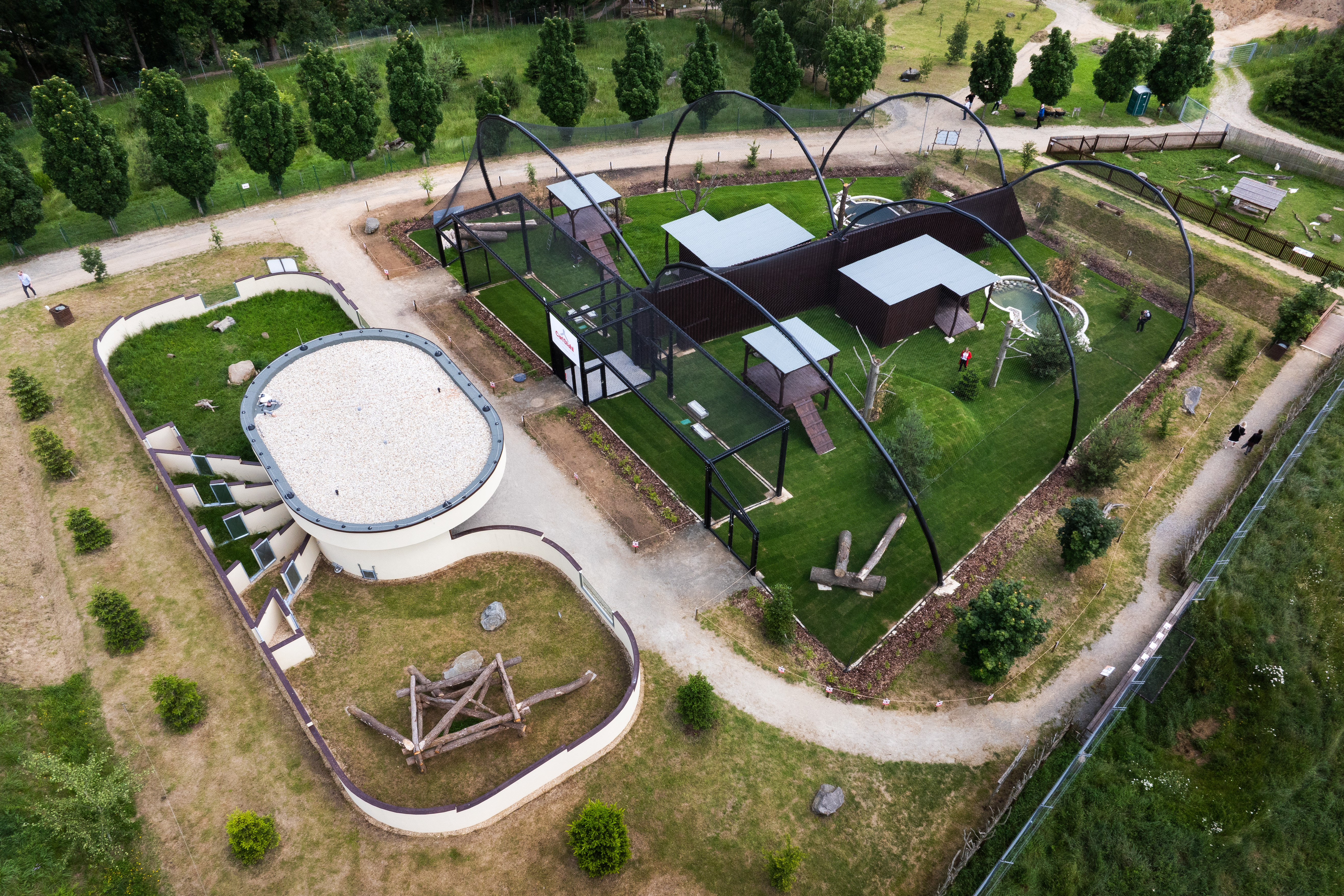 Konstruktion des Pavillons von CITES-Rettungszentrum im Zoo Tábor, Tschechische Republik