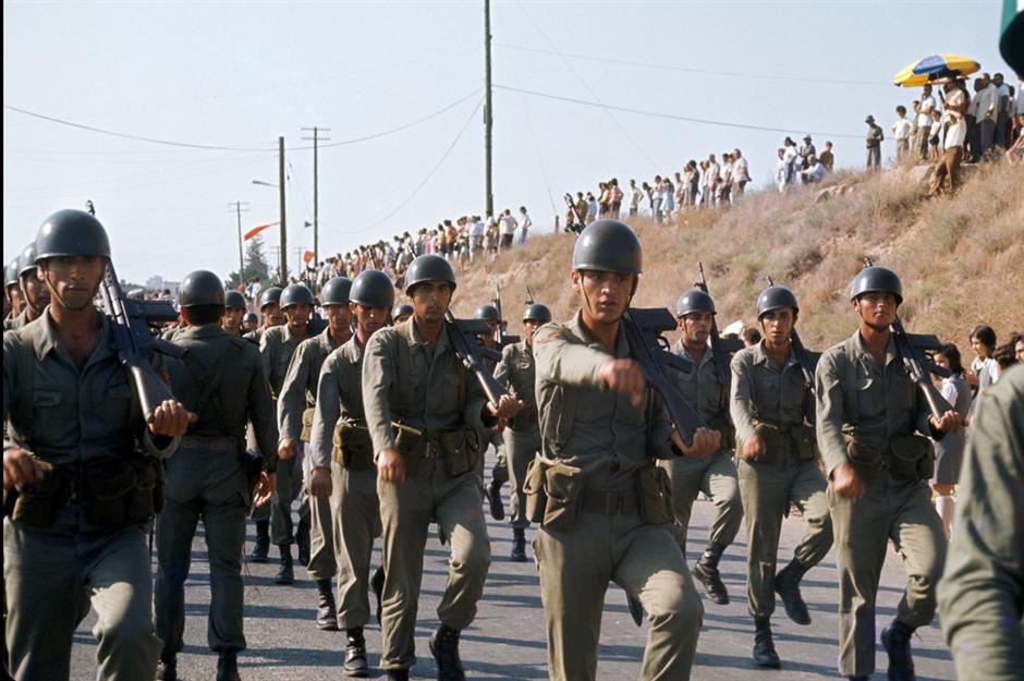 Einmarsch türkischer Truppen in Famagusta, der Hauptstadt Zyperns (Quelle: Alex Bowie/Getty Images).