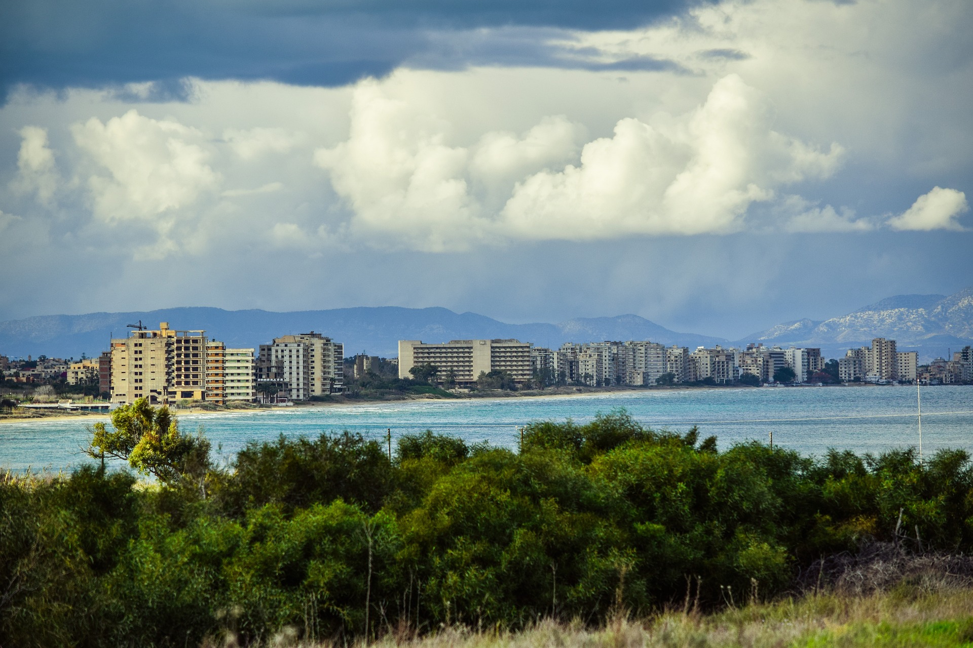 Ein Blick auf Varosha aus der Ferne: Wird sie jemals in neuem Glanz erstrahlen?