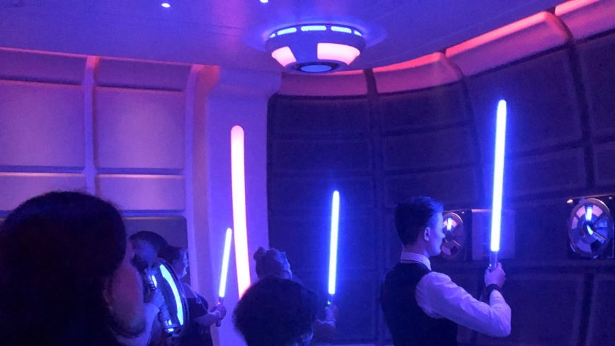 Das sogenannte Lichtschwerttraining im Star Wars Hotel war auch nur ein mittelmäßiges Beat Saber (Bild: Sharon Kennedy Wynne/Tampa Bay Times/TNS/ABACAPRESS.COM)