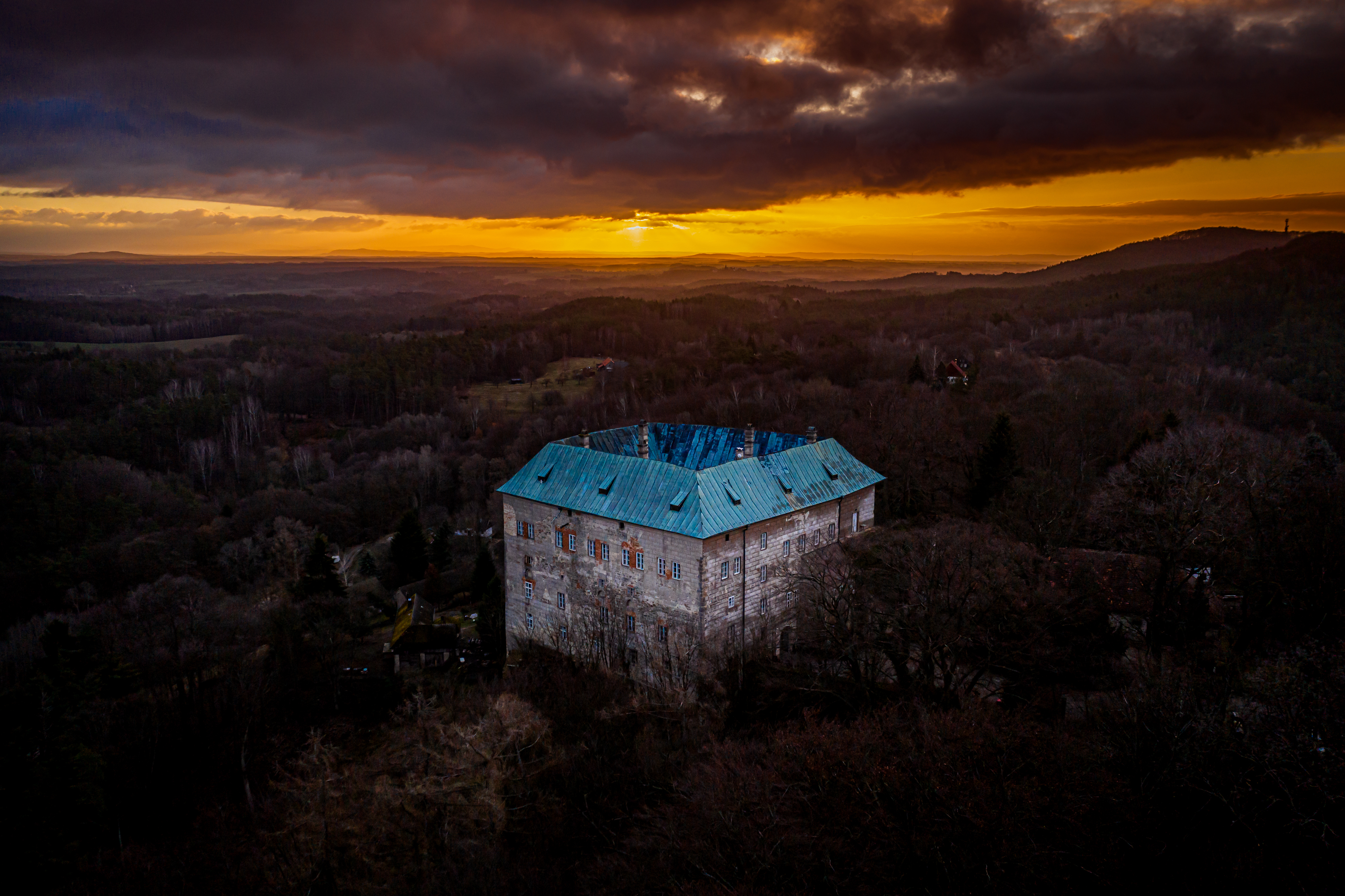 Burg Houska liegt fernab von Handelsrouten mitten im Nirgendwo (Foto: Shutterstock).