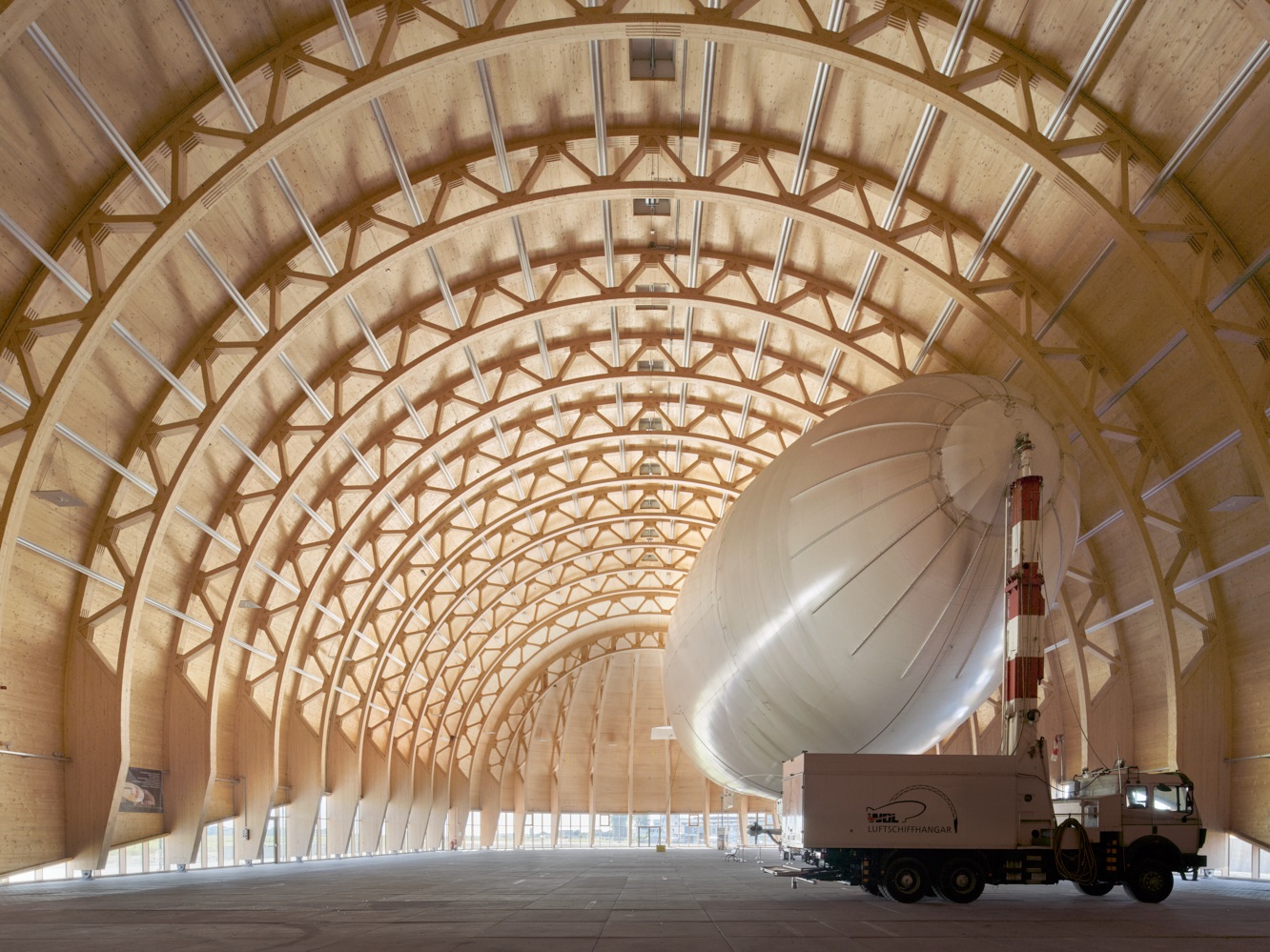 Innenansicht eines Luftschiffhangars in Mühlheim, fotografiert von Annika Feuss