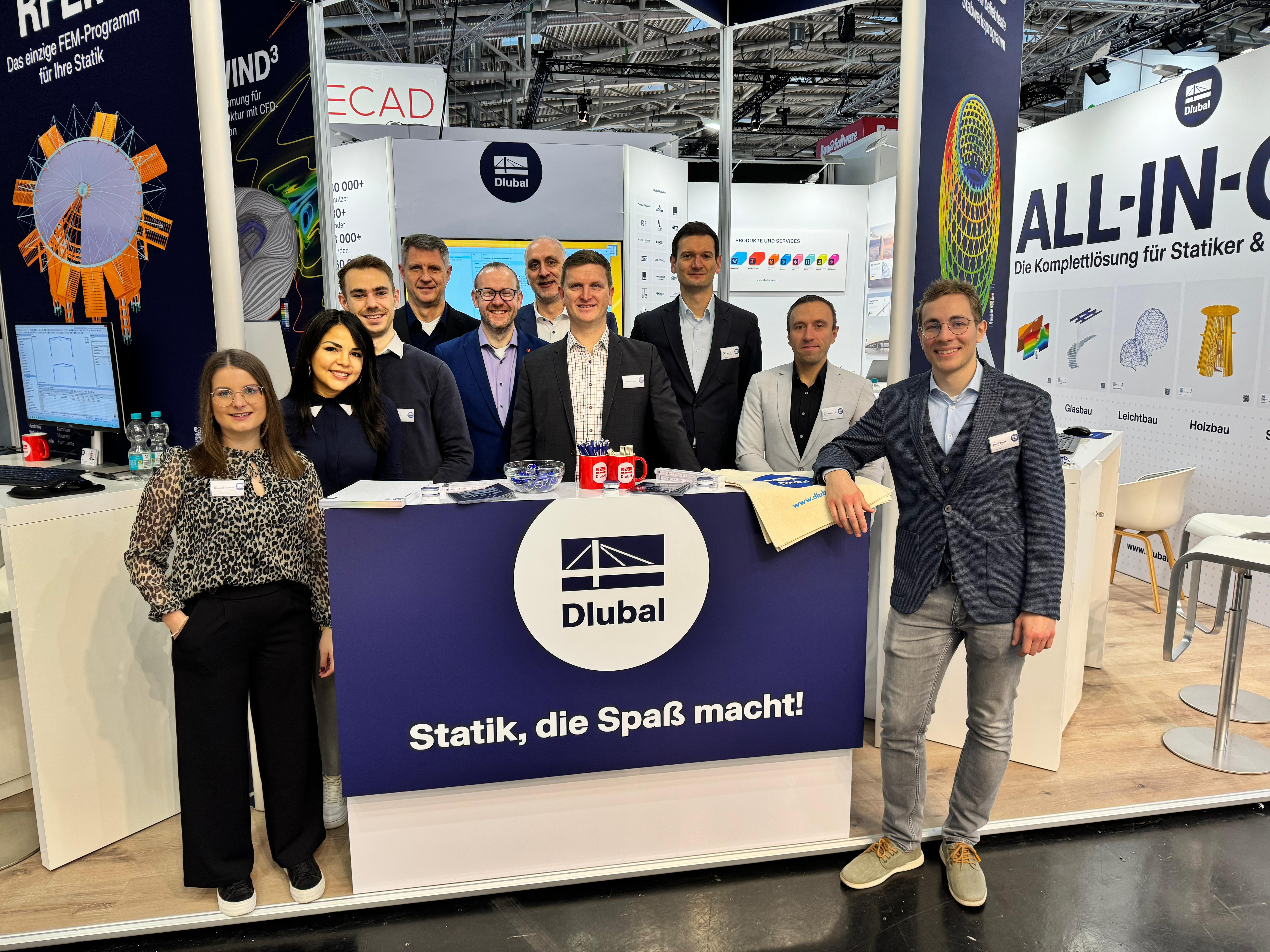 Dlubal-Team feiert den Abschluss der BAU 2025 Messe in München