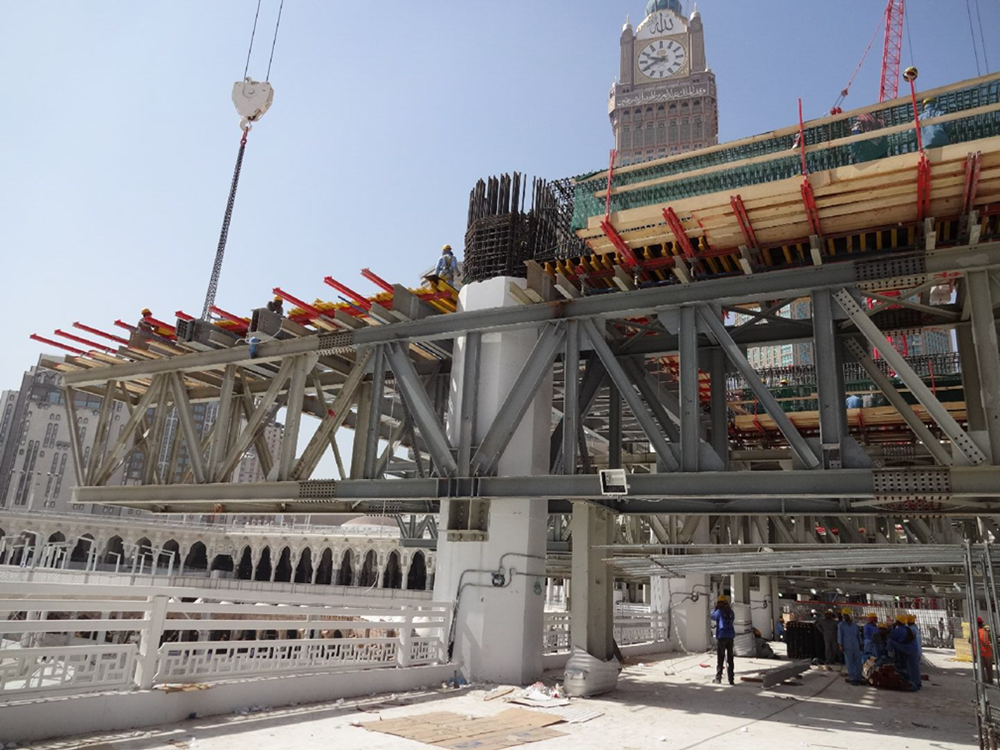 Supporting Structure Made of Steel Trusses (© GHI)