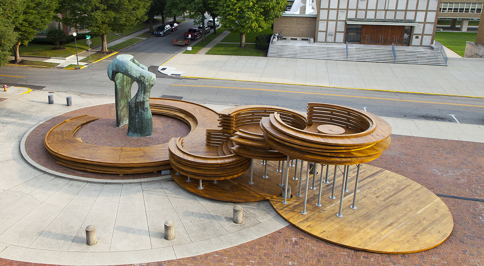 Conversation Plinth in Columbus, Indiana, USA (Courtesy of IKD, Photo: Hadley Fruits)