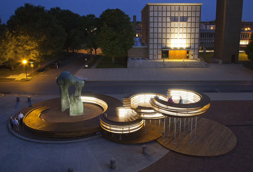 Conversation Plinth in Columbus, Indiana, USA (© Neon Sky Creative)