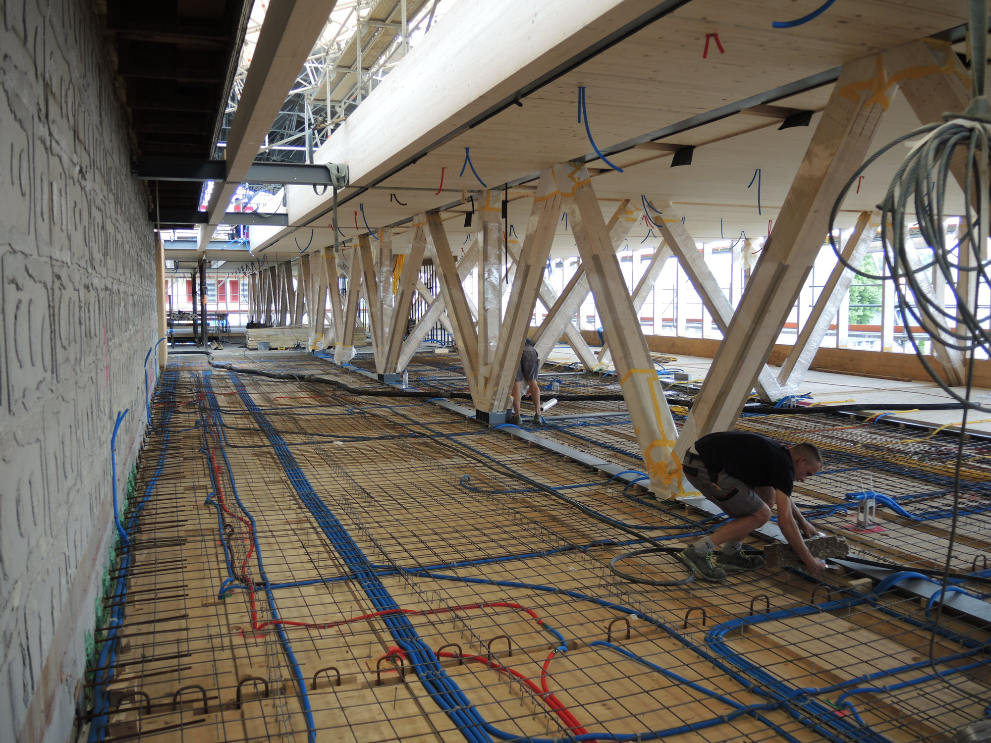 Floor-to-Ceiling Trusses with Steel Diagonals Integrated in Timber-Concrete Composite Slabs (© Indermühle Bauingenieure)