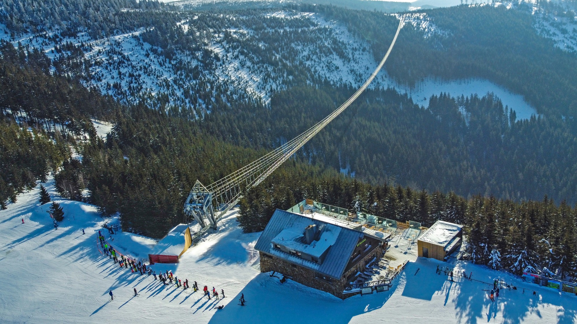 CP 001237 | Overall View of Sky Bridge Footbridge (© Source: Sky Bridge 721)