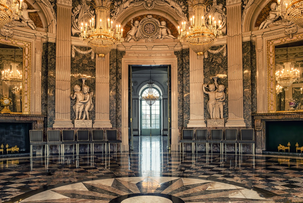 Benrath Palace, Tasteful Decoration in Domed Hall