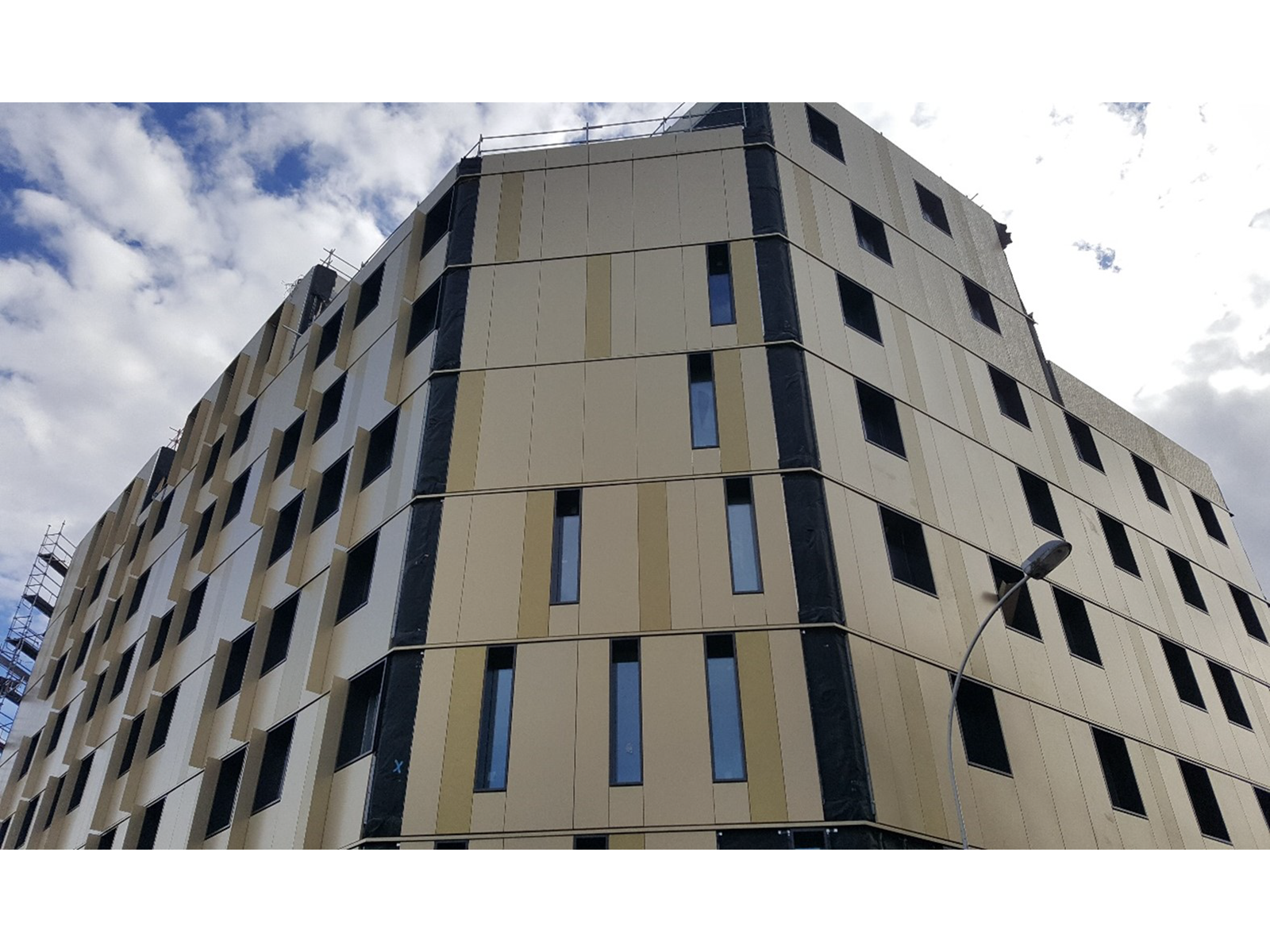 Construction of the Jo&Joe Hotel Building in Gentilly, France (© Le Bras Frères)