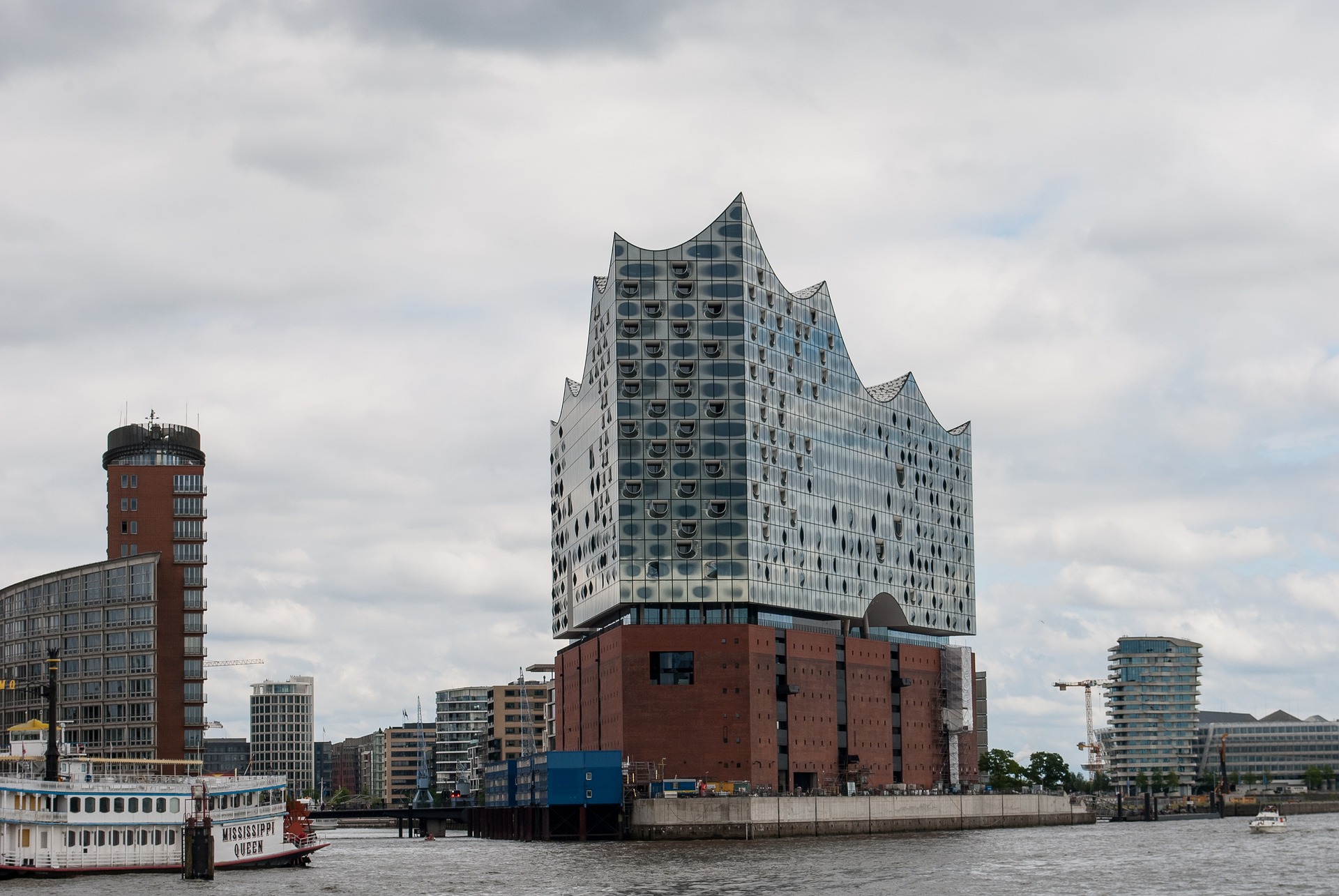 Tradition meets modernity: The Elbphilharmonie Hamburg, affectionately known as Elphi.