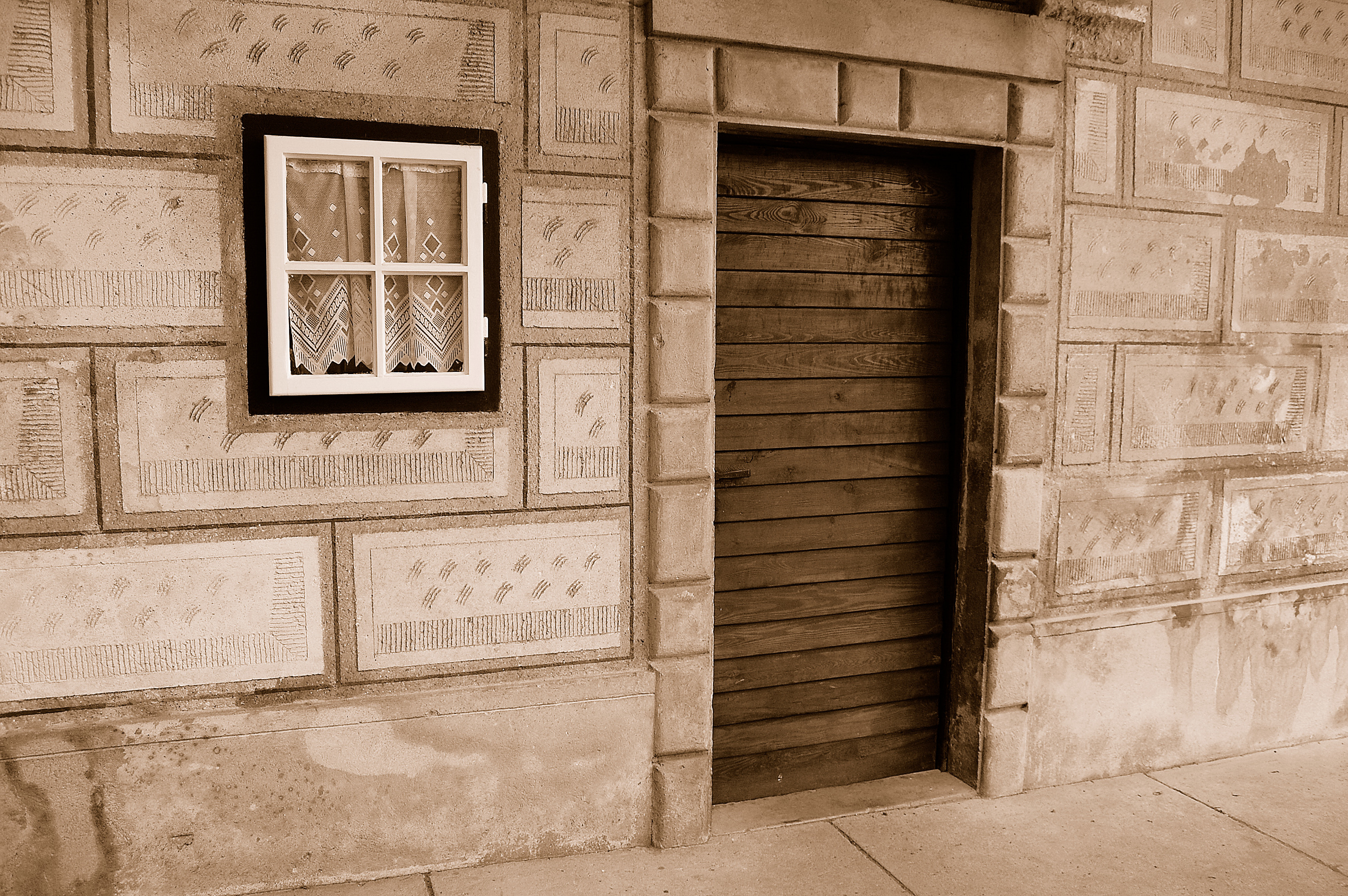 Simple and Unobtrusive Architecture of Houska Castle (Photo: Shutterstock)