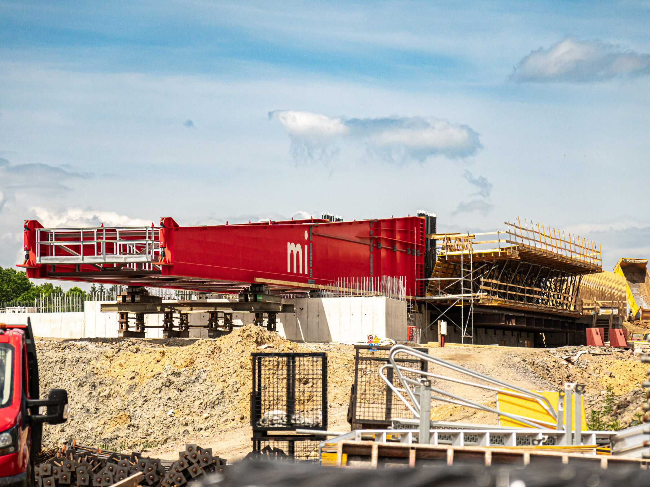 Steel launching nose for the bridge superstructure on the D35 highway construction site, designed with Dlubal Software.