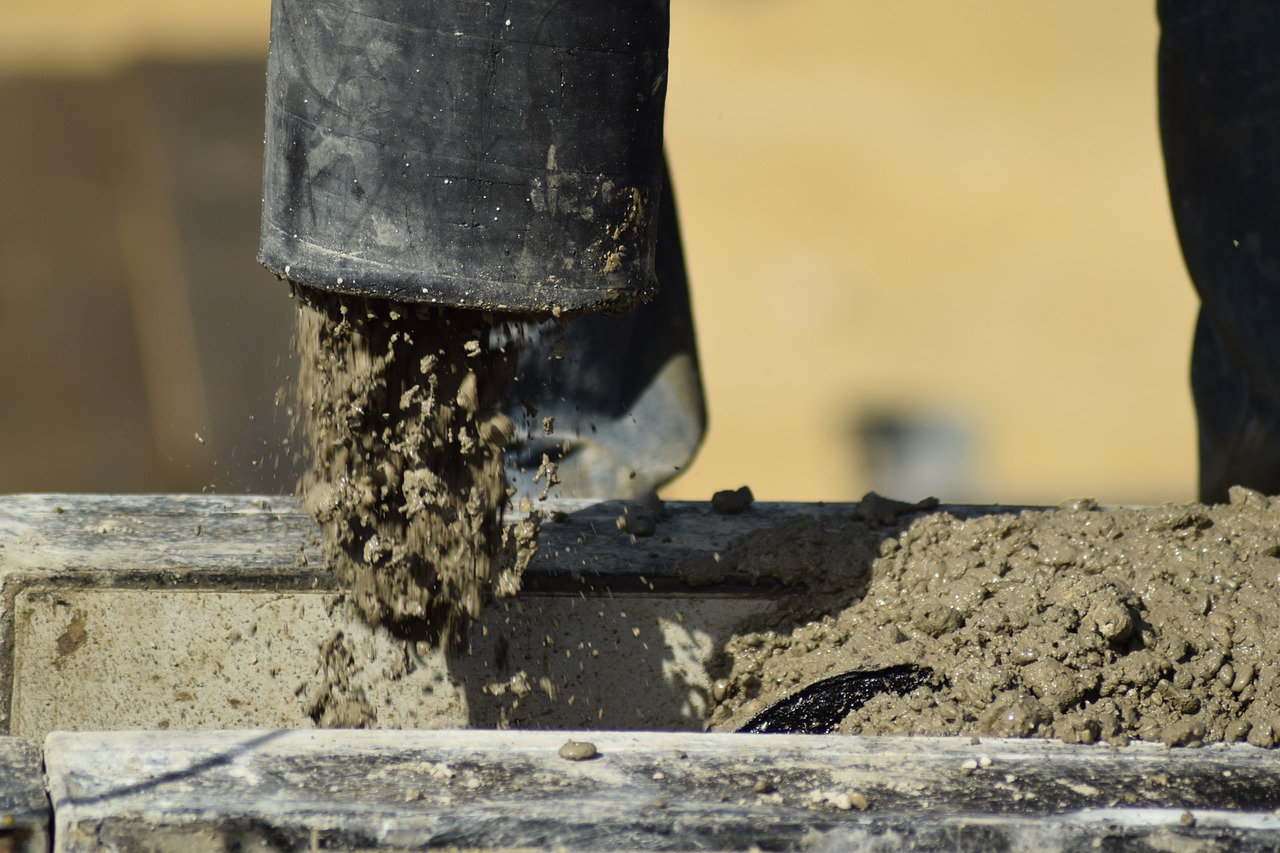 Bomba de hormigón en el sitio de construcción