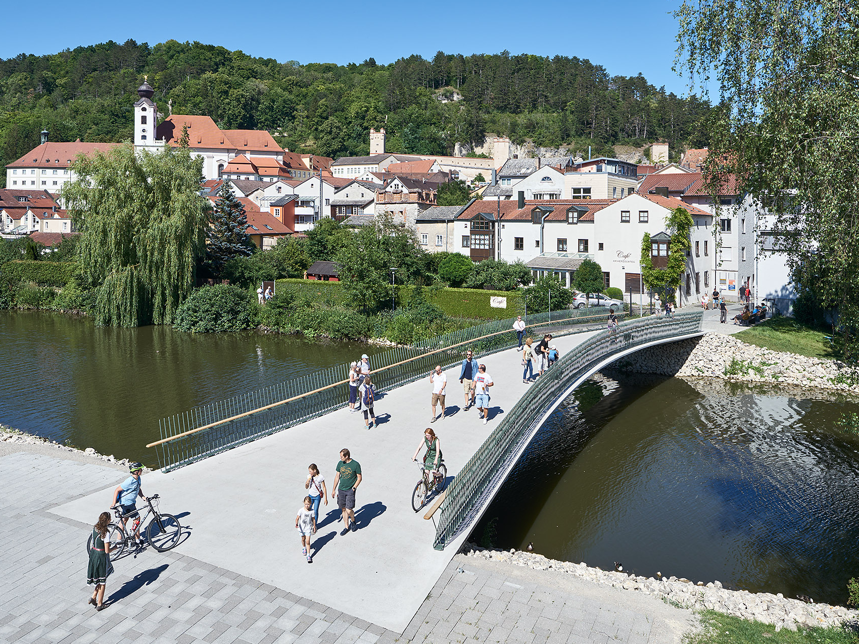 Puente para peatones y ciclistas "Herzogsteg" en Eichstätt, Alemania | ©Bruno Clomfar