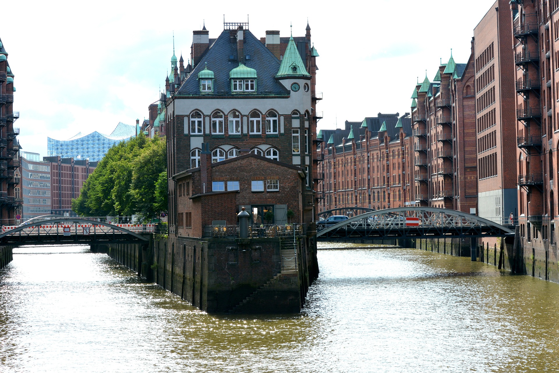 El distrito de almacenes es un hito de la Ciudad Libre de Hamburgo, Alemania.