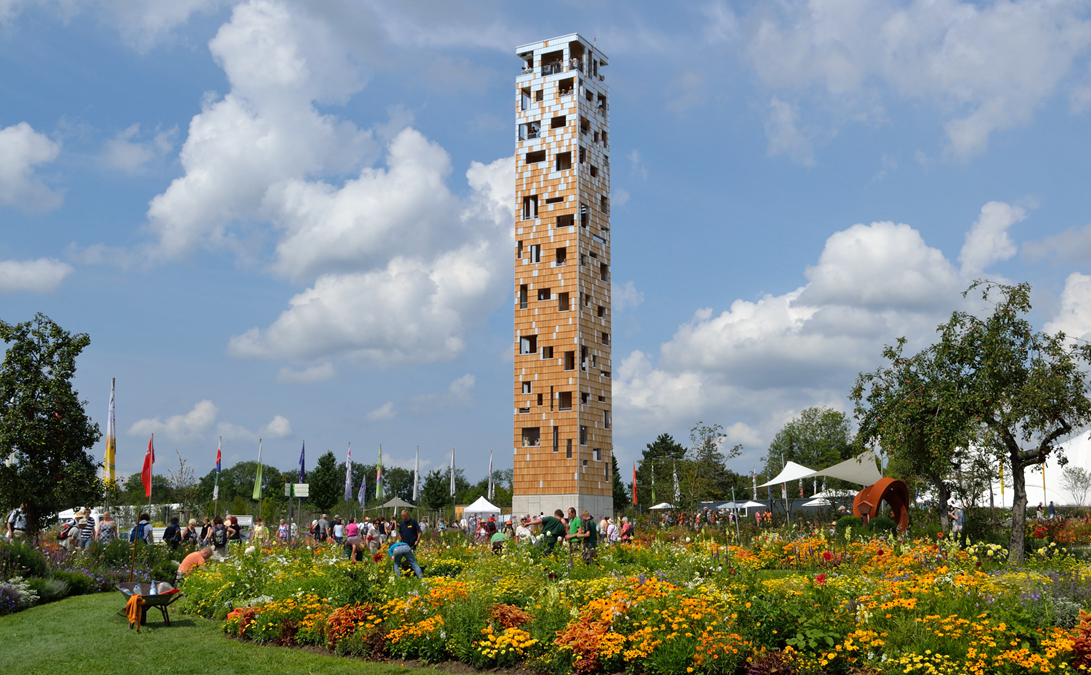 Der Aussichtsturm „Himmelsstürmer“ während der Landesgartenschau 2014 (© Wirth)