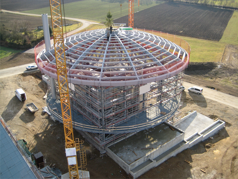 Centrale électrique à la biomasse en construction (© Georg Guter)