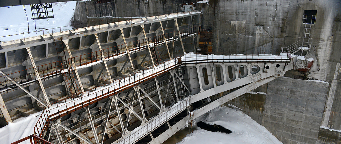 Analyses statiques et dynamiques pour l'ingénierie hydraulique