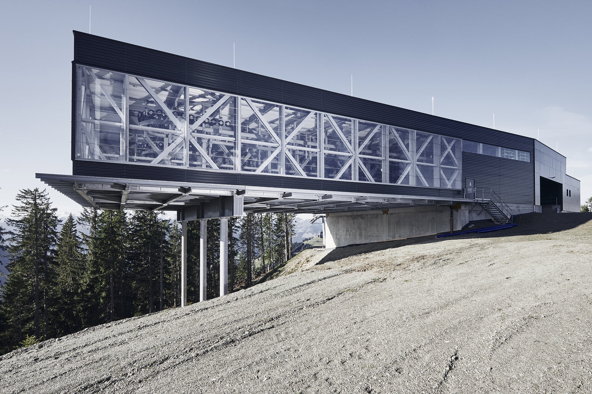 Gare amont/garage Zinsbergbahn, Brixen im Thale, Autriche | © Simon Hausberger