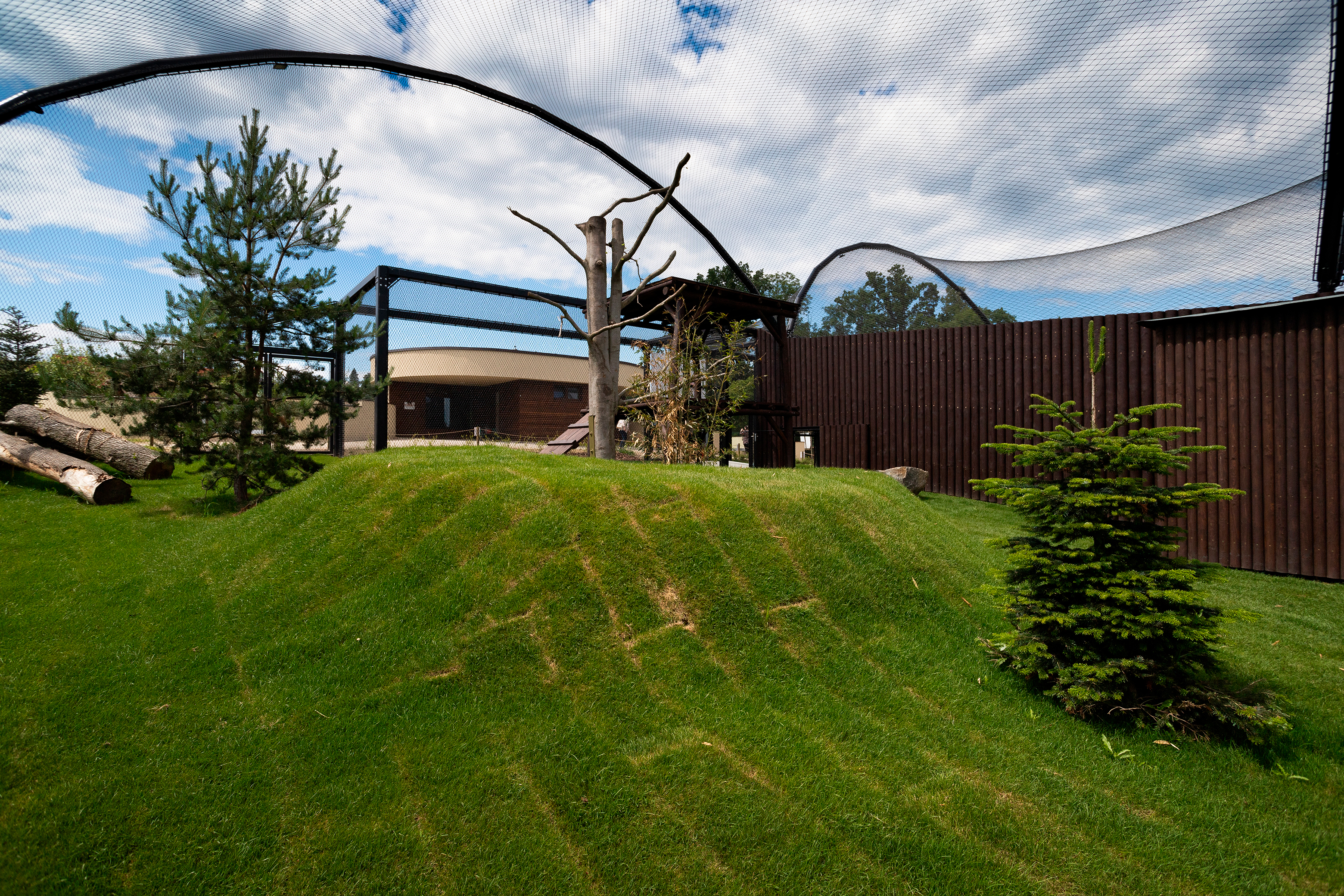 Structure du pavillon du centre de sauvetage CITES du Zoo de Tábor | Environnement à l'intérieur du pavillon