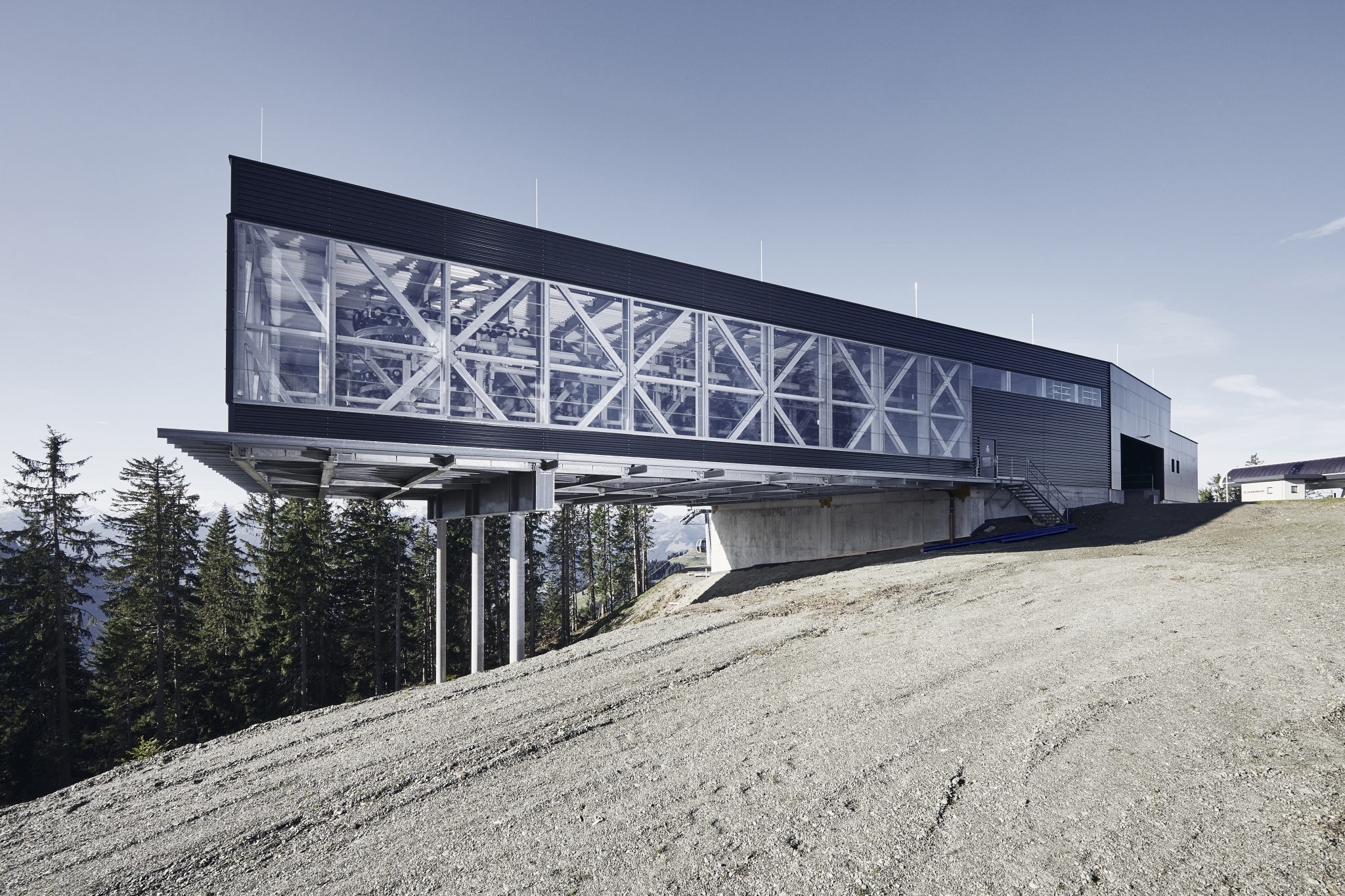 Construction métallique de la station de montagne Zinsbergbahn, Brixen im Thale, Autriche | © Simon Hausberger