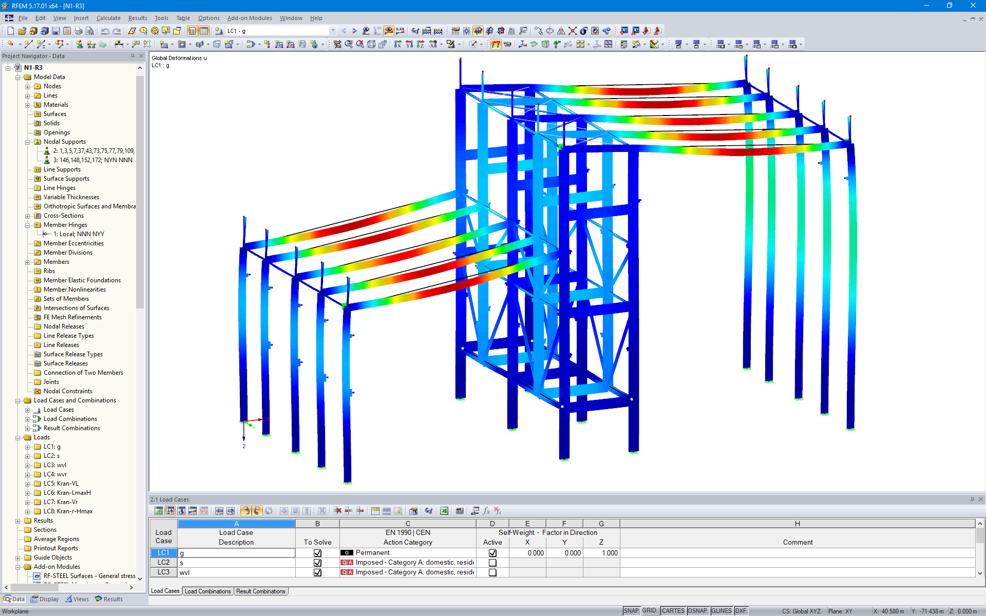 Modello 3D di una struttura a capannone con spostamenti generalizzati in RFEM (© pbr)