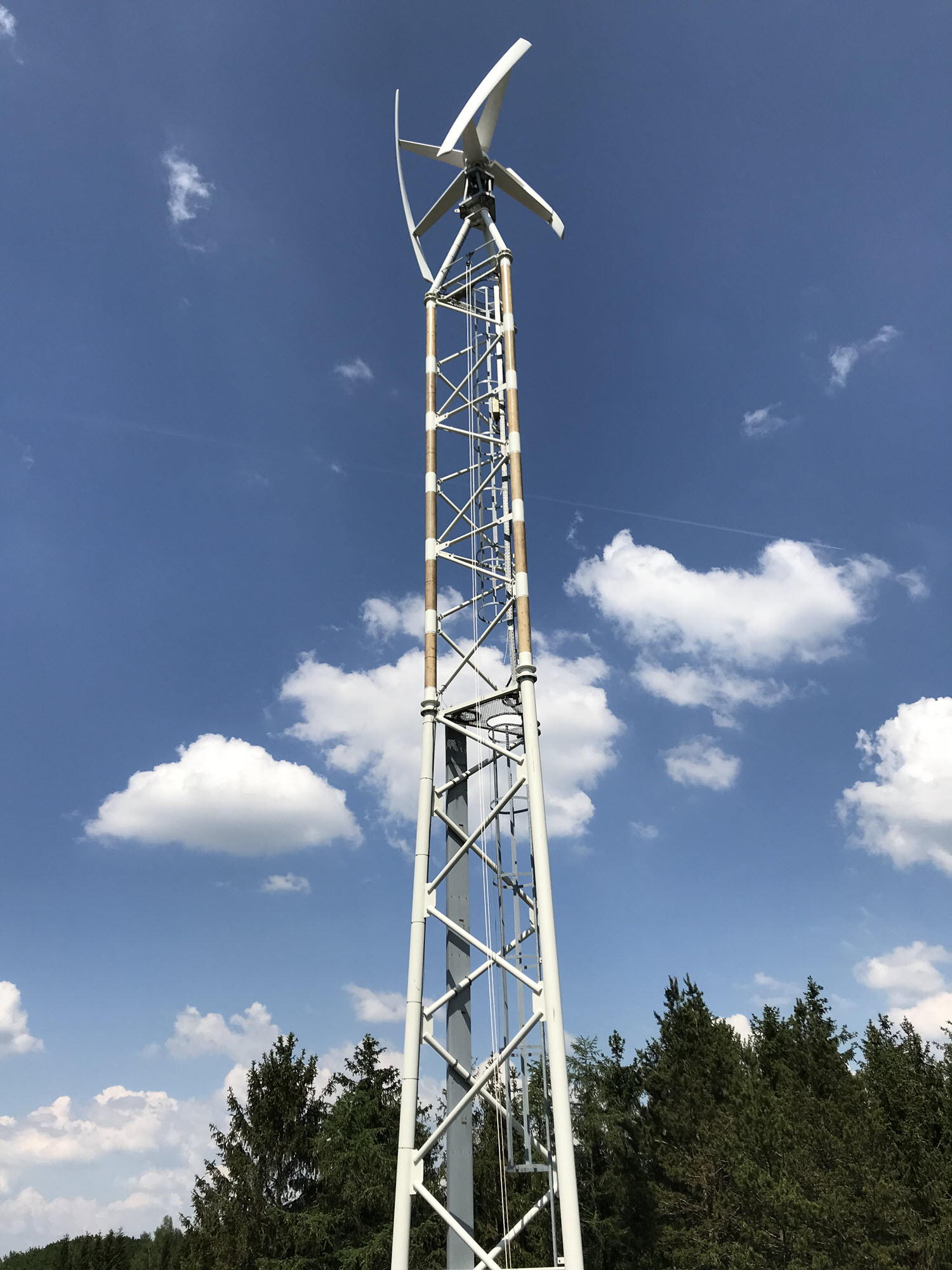 Fachwerksegment aus faserbewehrten Formholzrohren im oberen Bereich des Turms (© Tom-Egmont Werner / STM)