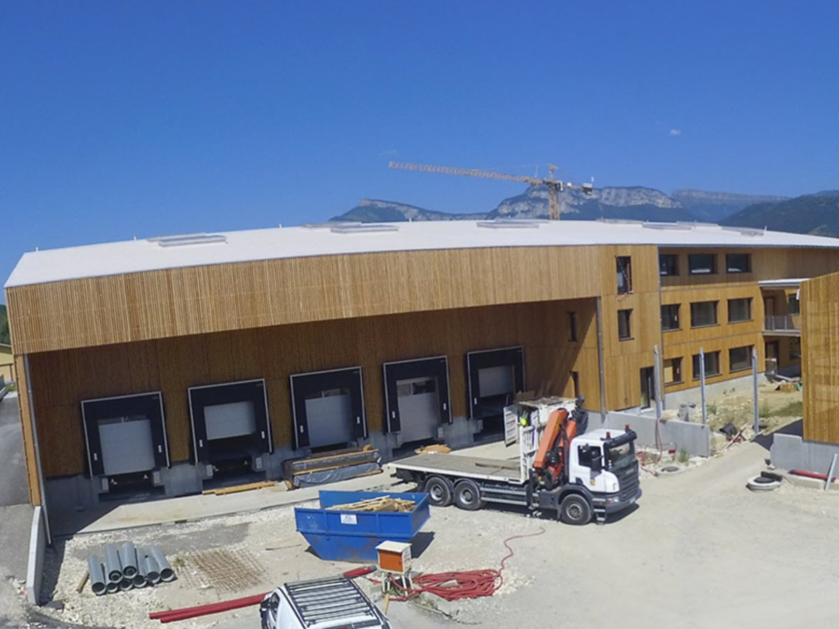 Vue d'ensemble de la construction du siège d’ÖkoFEN, Saint Baldoph, France (© CBS-CBT)