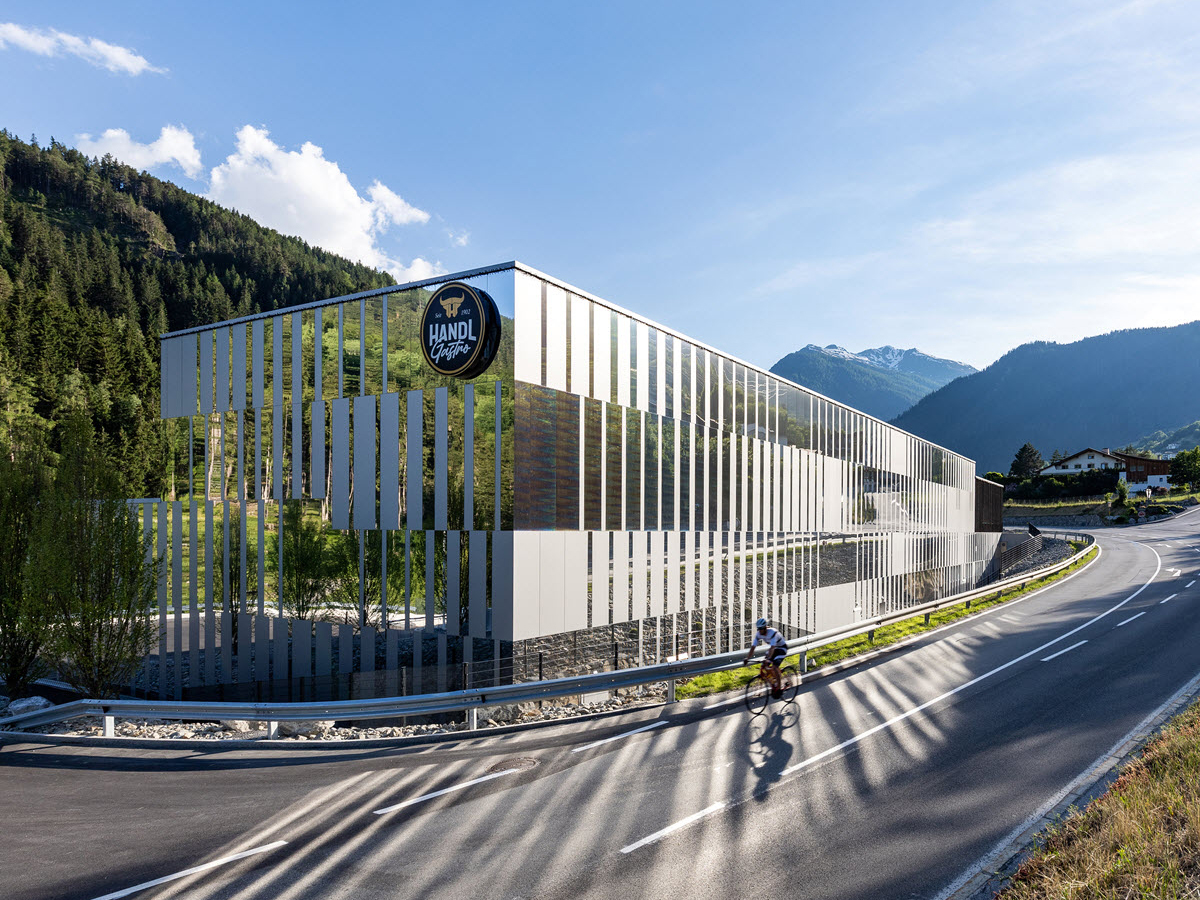 Azienda produttrice e commerciale a Pians, Austria (© ATP architetten ingenieure)