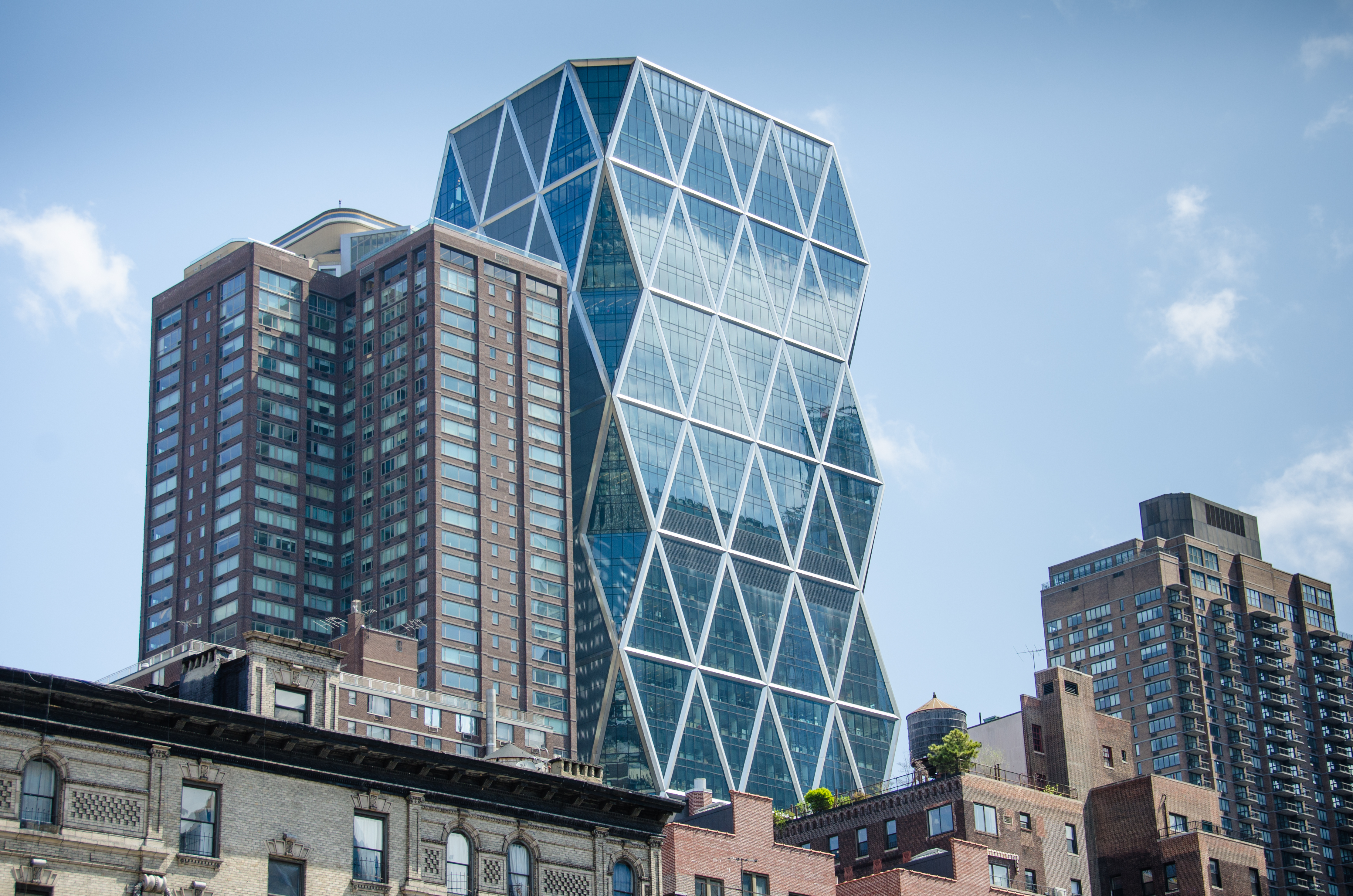 Hearst Tower è stato il primo grattacielo a risparmio energetico a New York e un simbolo dell'architettura high-tech.