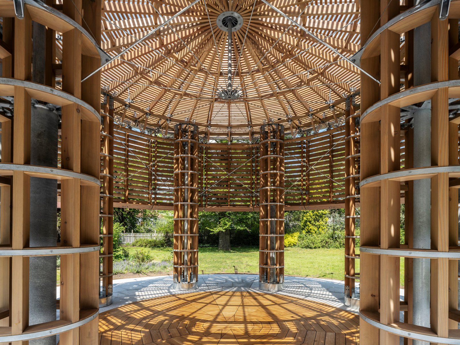 Padiglione cinetico a Chateau Radíč, Repubblica Ceca | @Foto: Ales Jungman