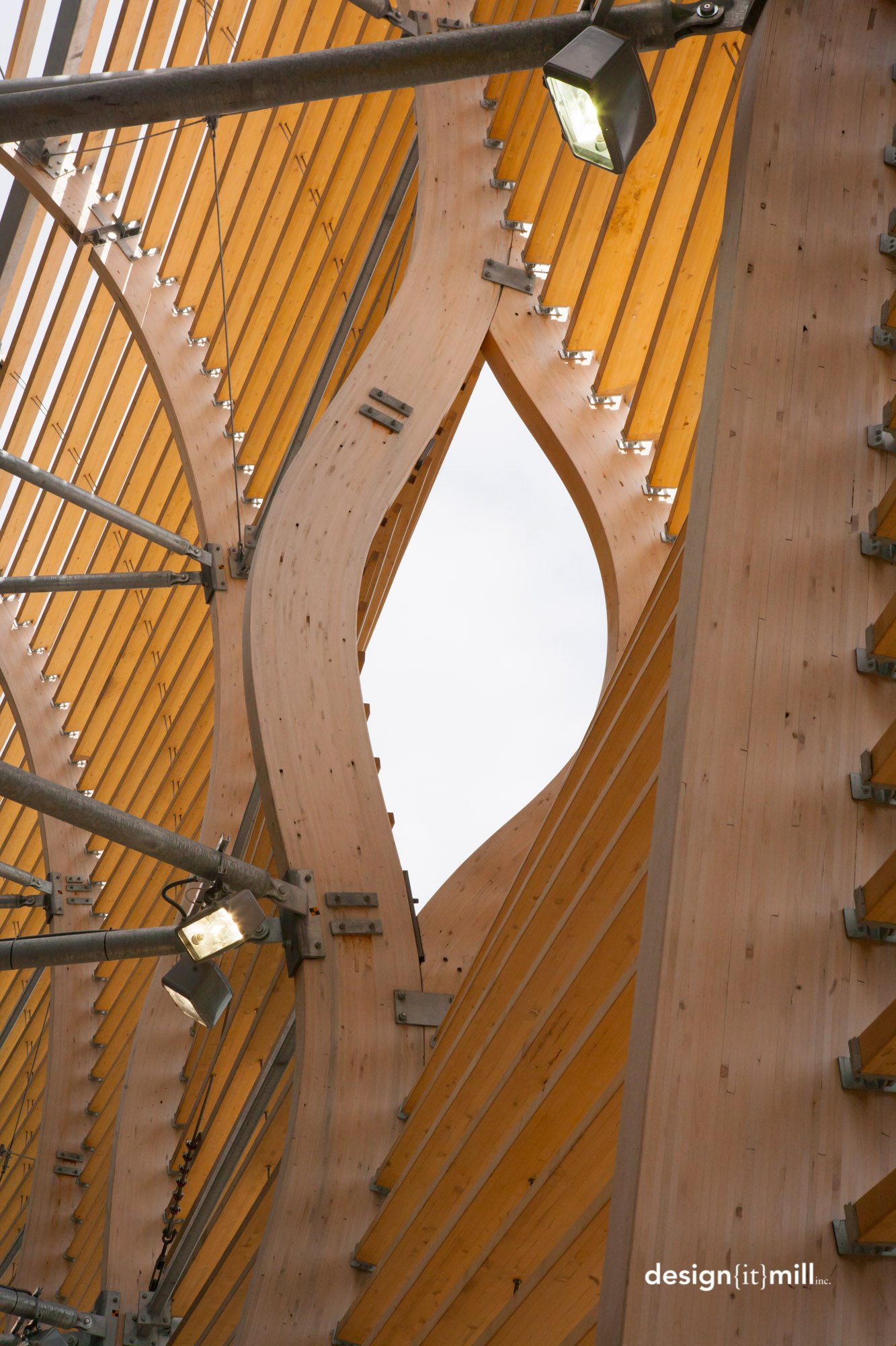 Holzfassade des TD Place Stadium in Ottawa, Kanada (Foto: © Mark Cichy, Design It Mill)